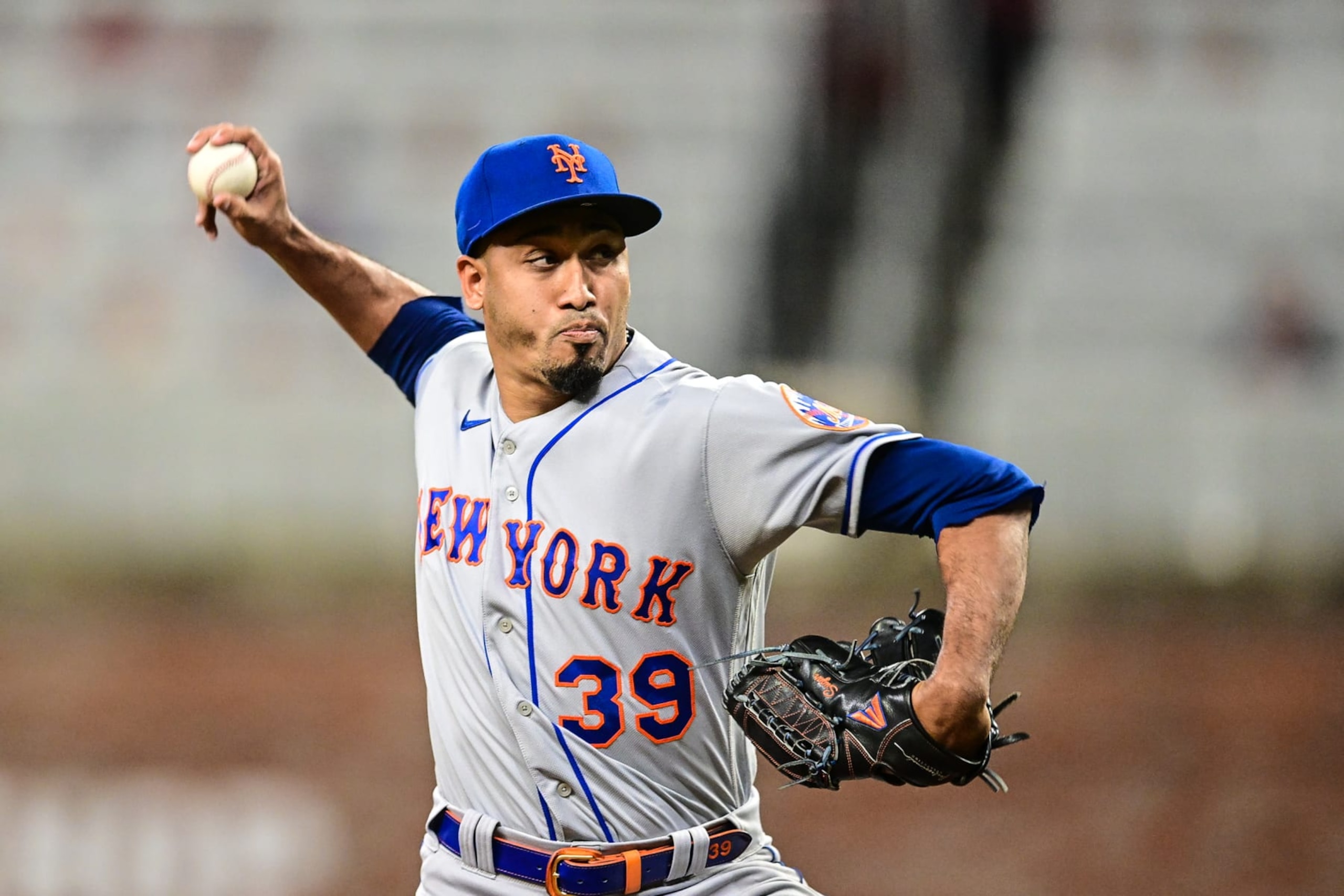 ATLANTA, GA - AUGUST 17: Edwin Diaz #39 of the New York Mets pitches against the Atlanta Braves at Truist Park on August 17, 2022 in Atlanta, Georgia. (Photo by Adam Hagy/Getty Images)