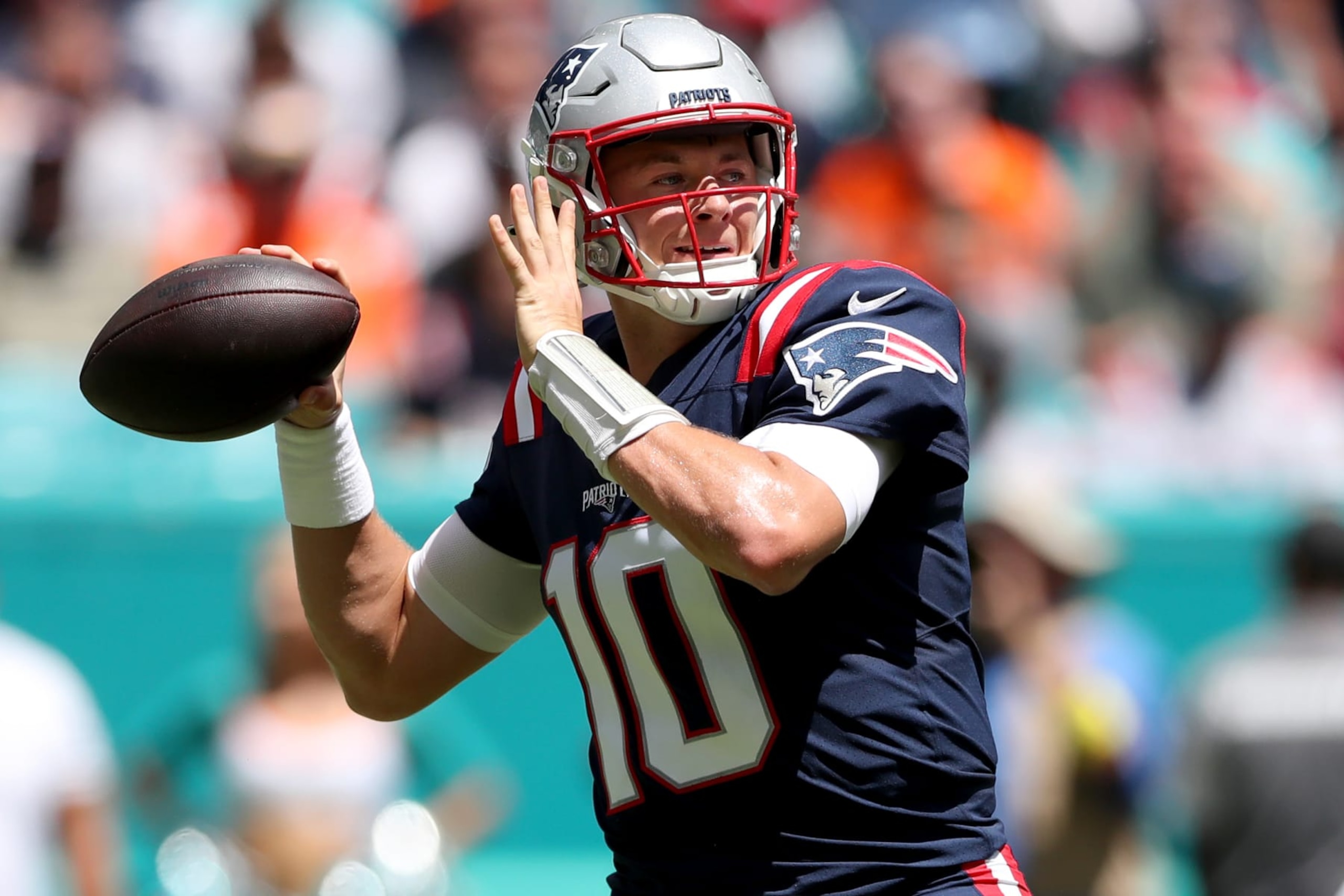 MIAMI GARDENS, FLORIDA - SEPTEMBER 11: Mac Jones #10 of the New England Patriots looks to pass during the first half against the Miami Dolphins at Hard Rock Stadium on September 11, 2022 in Miami Gardens, Florida. (Photo by Megan Briggs/Getty Images)