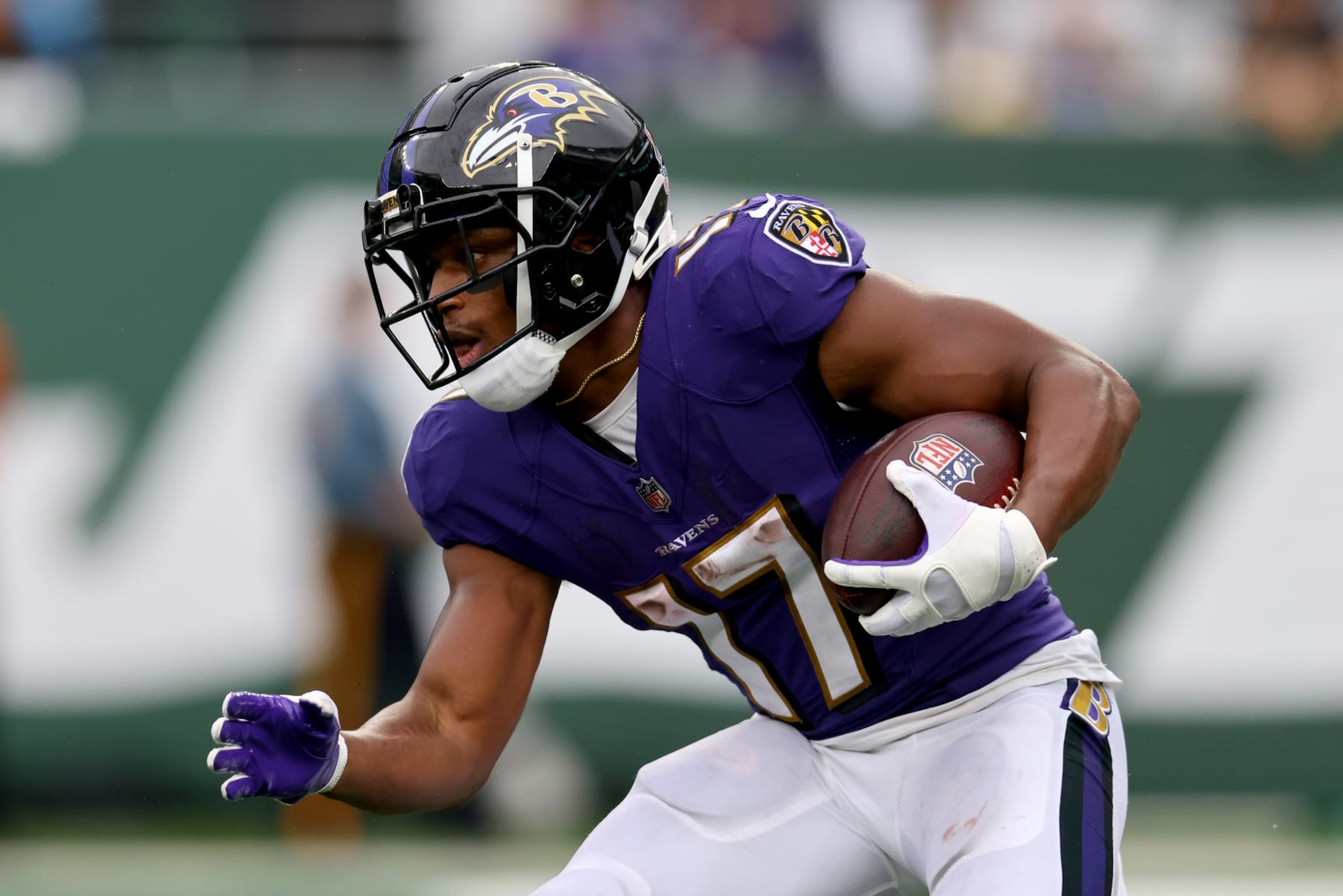EAST RUTHERFORD, NEW JERSEY - SEPTEMBER 11: Kenyan Drake #17 of the Baltimore Ravens runs with the ball during the second half against the New York Jets at MetLife Stadium on September 11, 2022 in East Rutherford, New Jersey. (Photo by Mike Stobe/Getty Images)