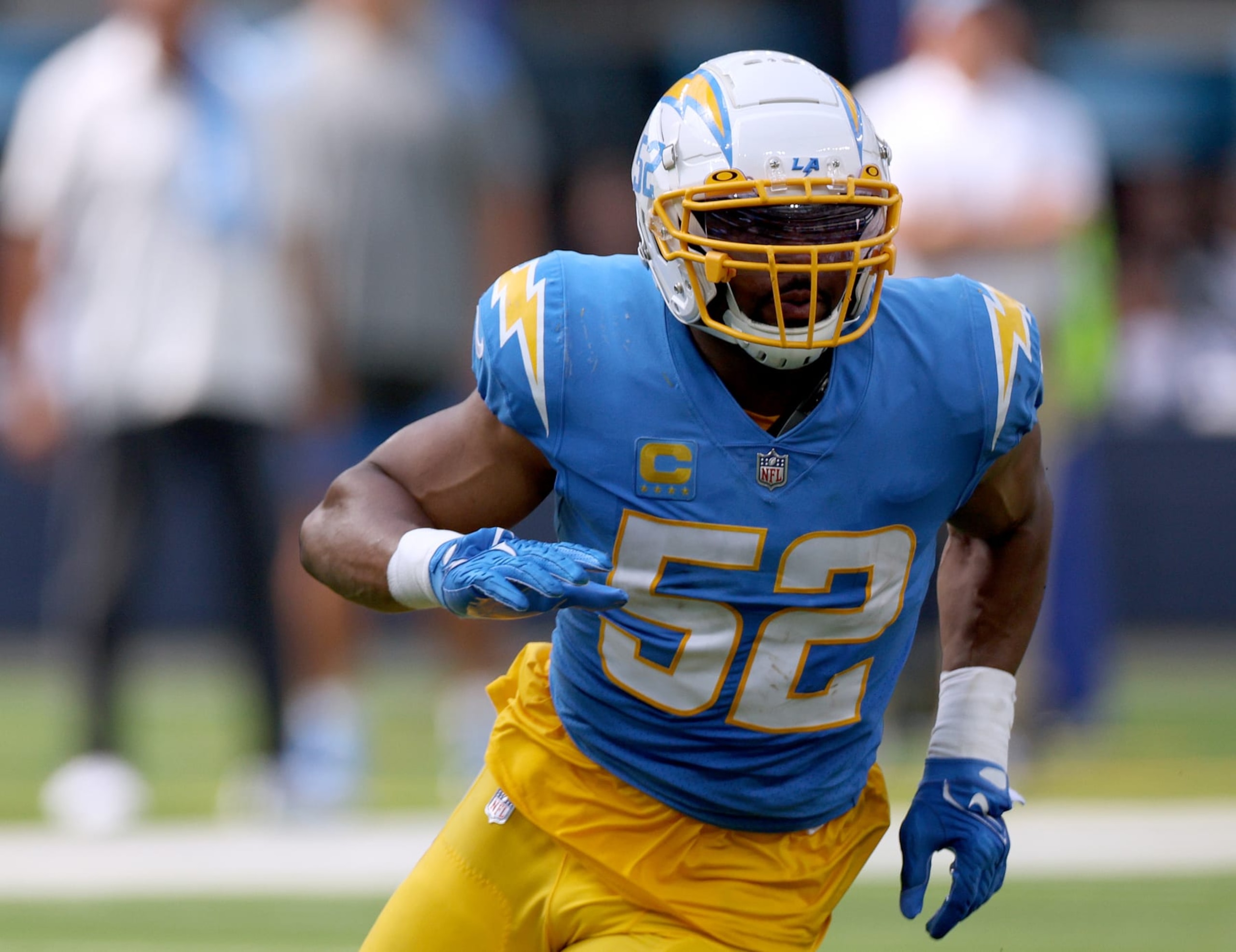 INGLEWOOD, CALIFORNIA - SEPTEMBER 11: Khalil Mack #52 of the Los Angeles Chargers rushes during a 24-19 Chargers win over the Las Vegas Raiders at SoFi Stadium on September 11, 2022 in Inglewood, California. (Photo by Harry How/Getty Images)