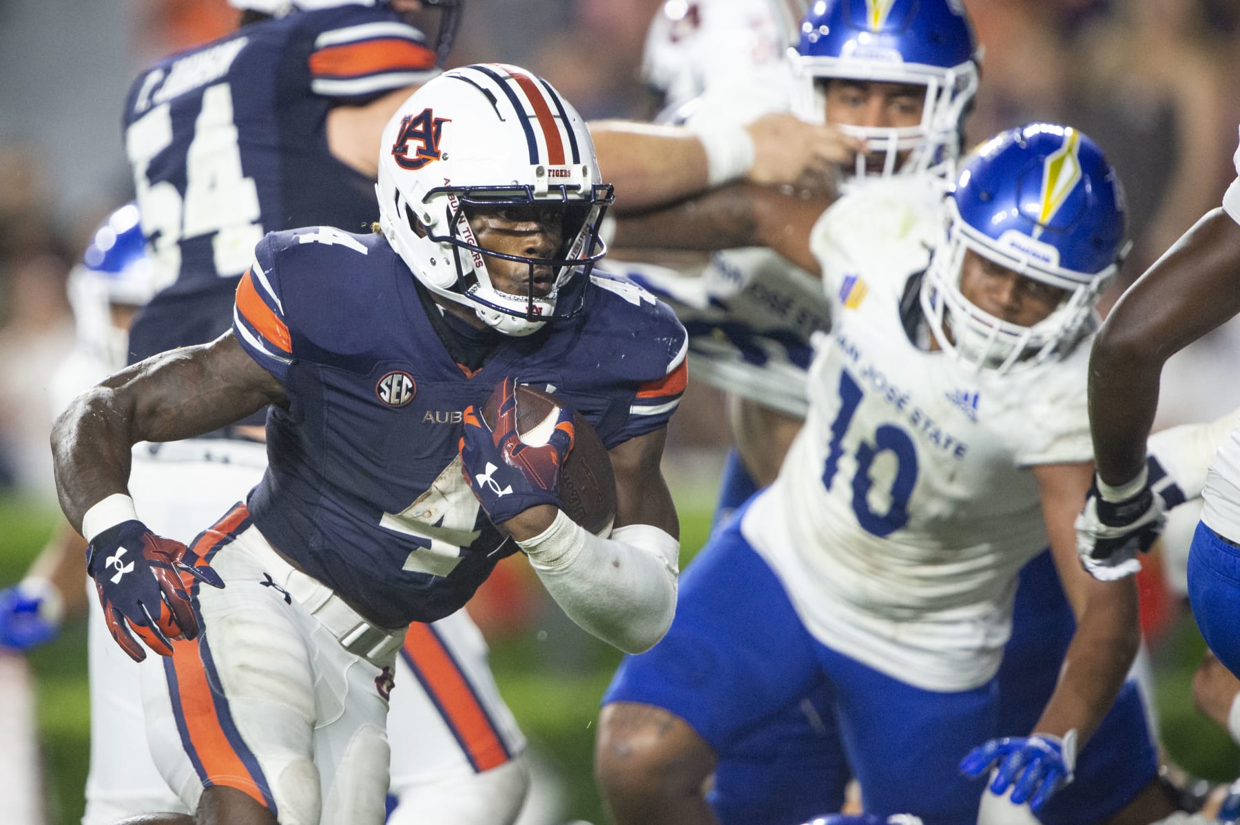 AUBURN, ALABAMA - SEPTEMBER 10: Running back Tank Bigsby #4 of the Auburn Tigers runs the ball by linebacker Jordan Pollard #10 of the San Jose State Spartans during the second half of play at Jordan-Hare Stadium on September 10, 2022 in Auburn, Alabama.  (Photo by Michael Chang/Getty Images)