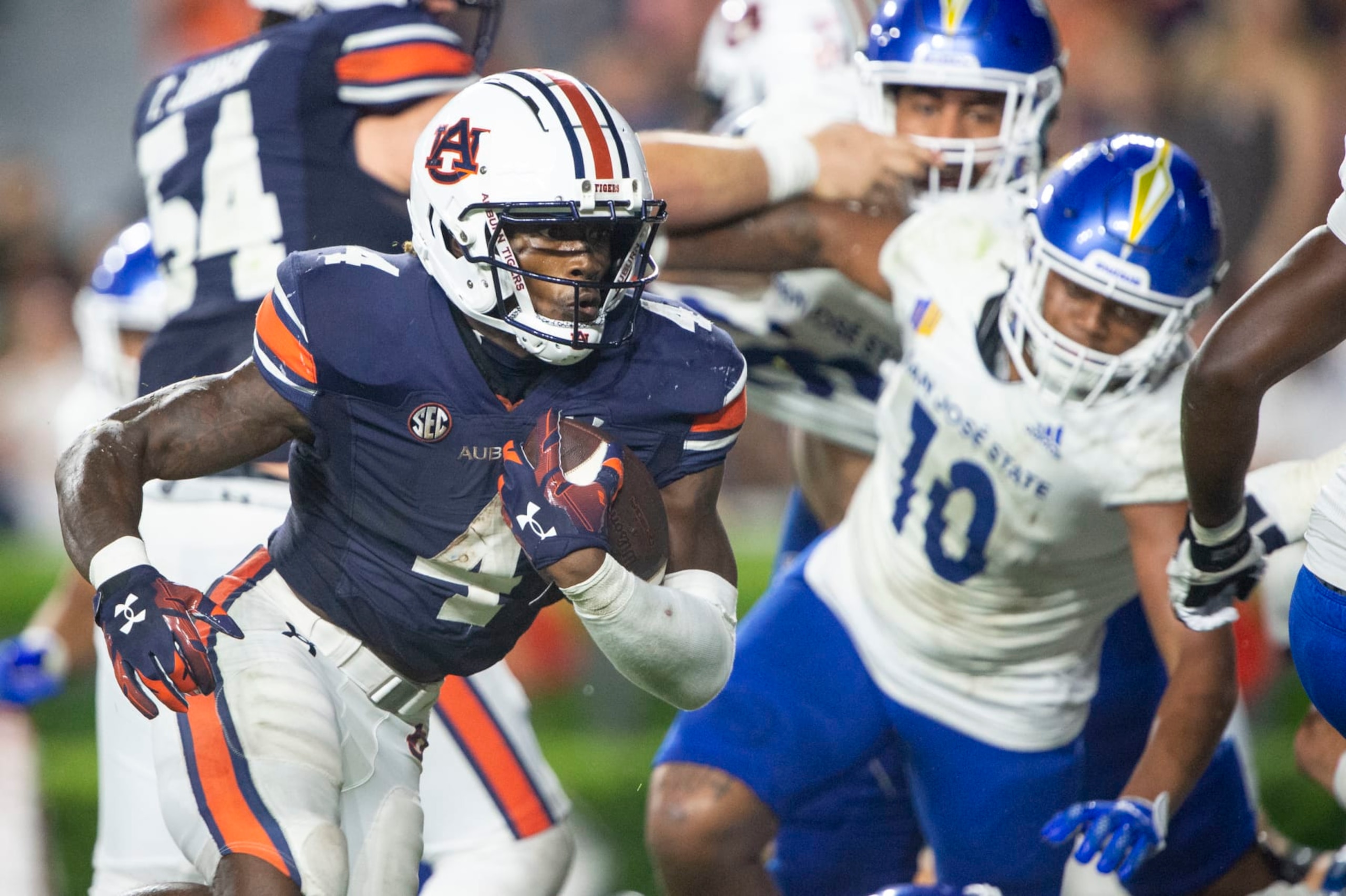 AUBURN, ALABAMA - SEPTEMBER 10: Running back Tank Bigsby #4 of the Auburn Tigers runs the ball by linebacker Jordan Pollard #10 of the San Jose State Spartans during the second half of play at Jordan-Hare Stadium on September 10, 2022 in Auburn, Alabama.  (Photo by Michael Chang/Getty Images)