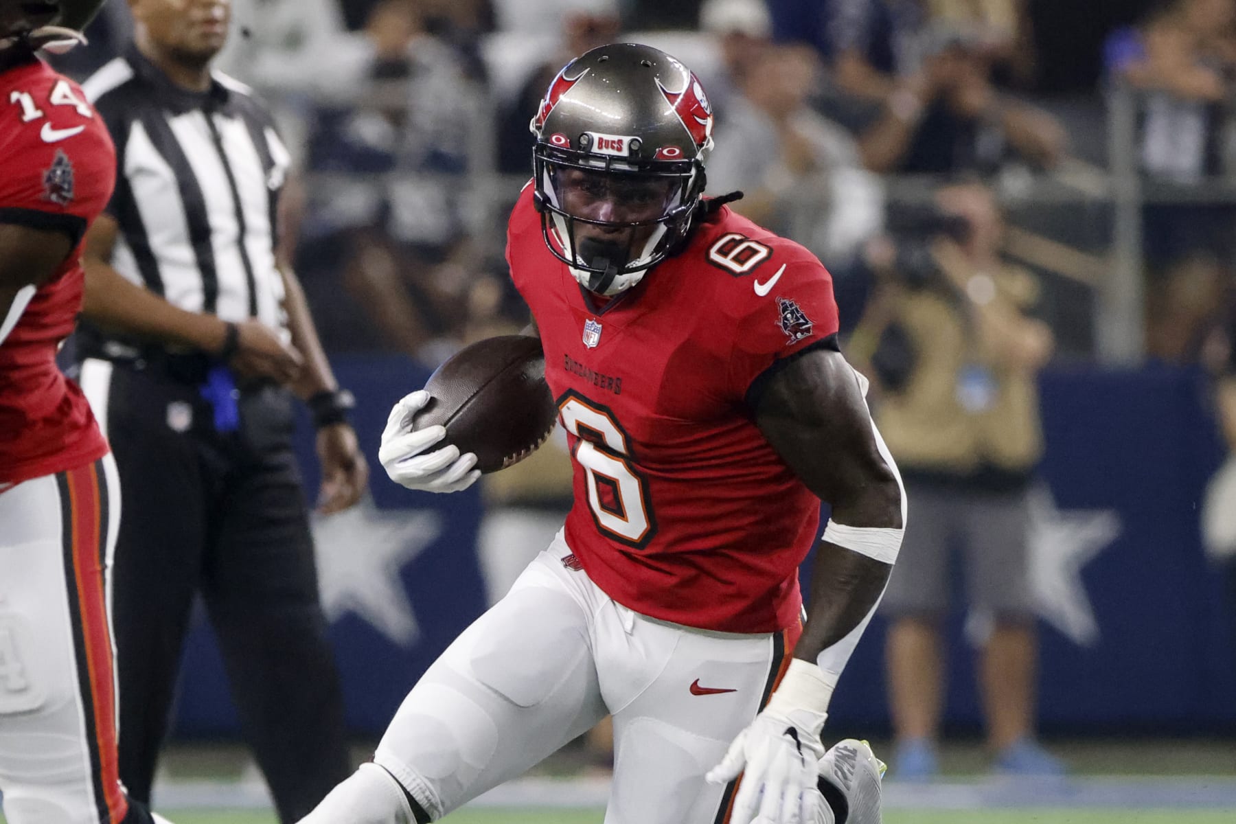 Tampa Bay Buccaneers wide receiver Julio Jones (6) runs with the ball during an NFL Football game in Arlington, Texas, Sunday, Sept. 11, 2022. (AP Photo/Michael Ainsworth)