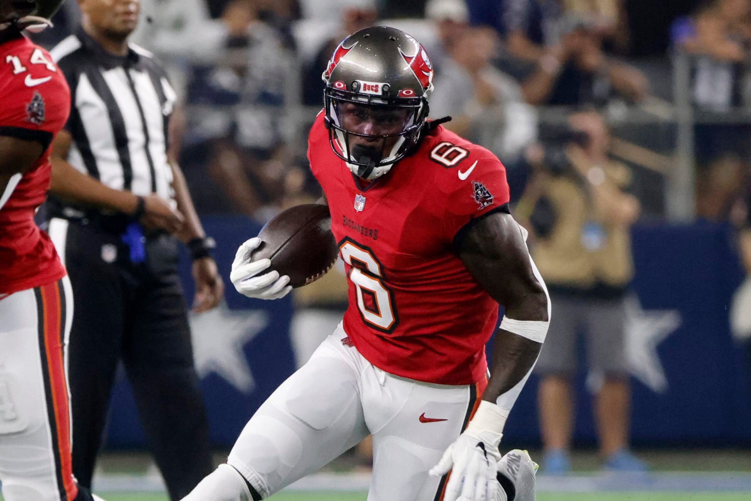 Tampa Bay Buccaneers wide receiver Julio Jones (6) runs with the ball during an NFL Football game in Arlington, Texas, Sunday, Sept. 11, 2022. (AP Photo/Michael Ainsworth)