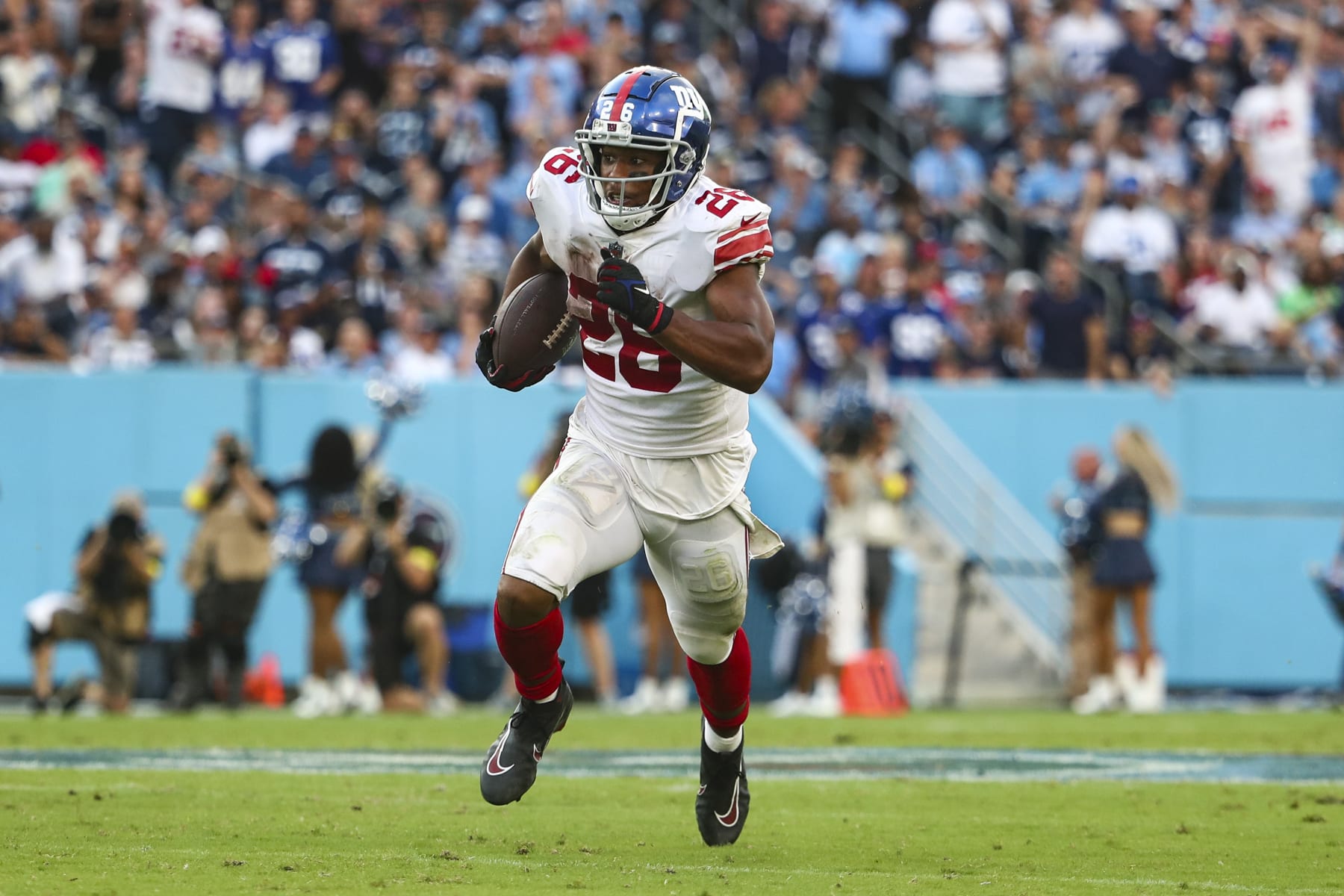 NASHVILLE, FL - SEPTEMBER 11: Saquon Barkley #26 of the New York Giants carries the ball during an NFL football game against the Tennessee Titans at Nissan Stadium on September 11, 2022 in Nashville, Tennessee. (Photo by Kevin Sabitus/Getty Images)
