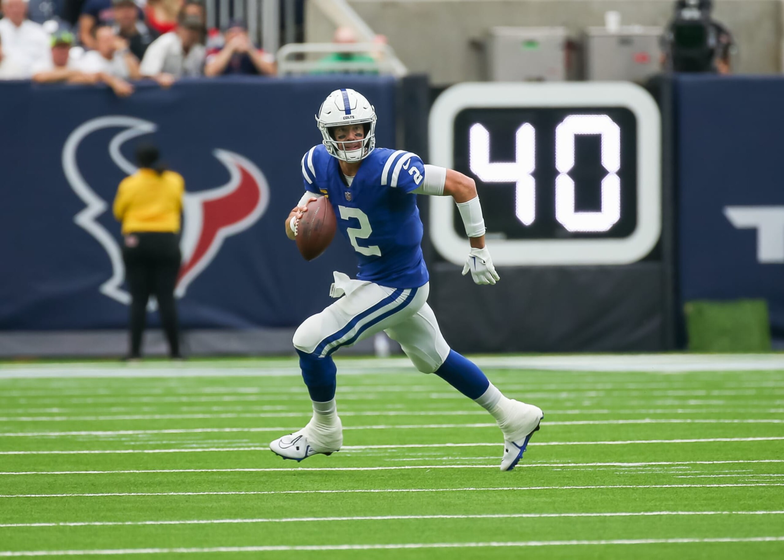 HOUSTON, TX - SEPTEMBER 11:  Indianapolis Colts quarterback Matt Ryan (2) carries the ball in the first quarter during the NFL game between the Indianapolis Colts and Houston Texans on September 11, 2022 at NRG Stadium in Houston, Texas.  (Photo by Leslie Plaza Johnson/Icon Sportswire via Getty Images)