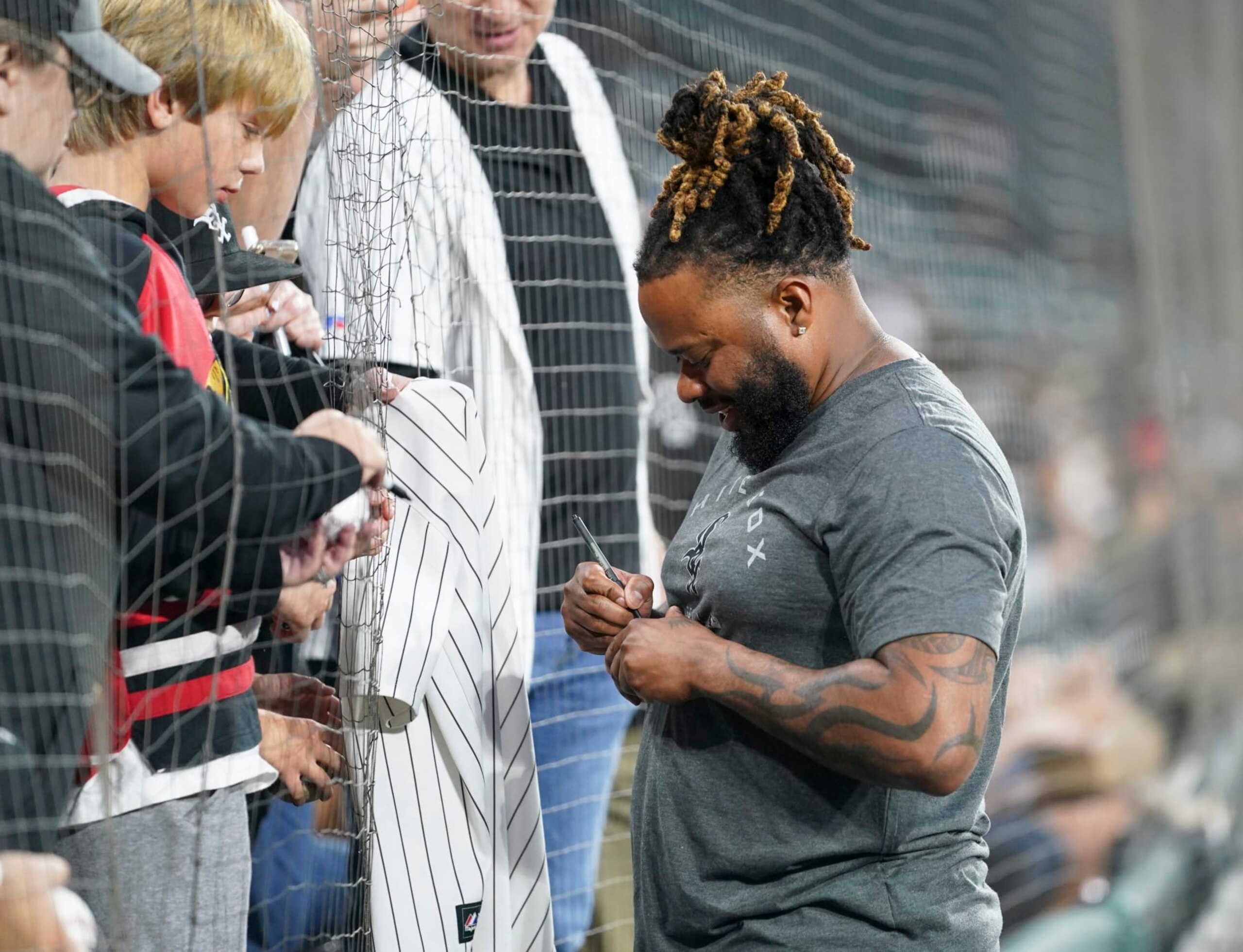 CHICAGO, ILLINOIS - SEPTEMBER 13: Johnny Cueto #47 of the Chicago White Sox signs autographs for fans prior to a game against the Colorado Rockies at Guaranteed Rate Field on September 13, 2022 in Chicago, Illinois. (Photo by Nuccio DiNuzzo/Getty Images) CHICAGO, ILLINOIS - SEPTEMBER 13: Johnny Cueto #47 of the Chicago White Sox signs autographs for fans prior to a game against the Colorado Rockies at Guaranteed Rate Field on September 13, 2022 in Chicago, Illinois. (Photo by Nuccio DiNuzzo/Getty Images)