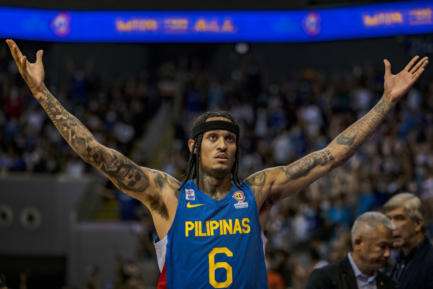 MANILA, PHILIPPINES - AUGUST 29: Jordan Clarkson #6 of Team Philippines celebrates after scoring during the FIBA World Cup Asian Qualifier Group E between Philippines and Saudi Arabia at Mall of Asia Arena on August 29, 2022 in Manila, Philippines. (Photo by Ezra Acayan/Getty Images)