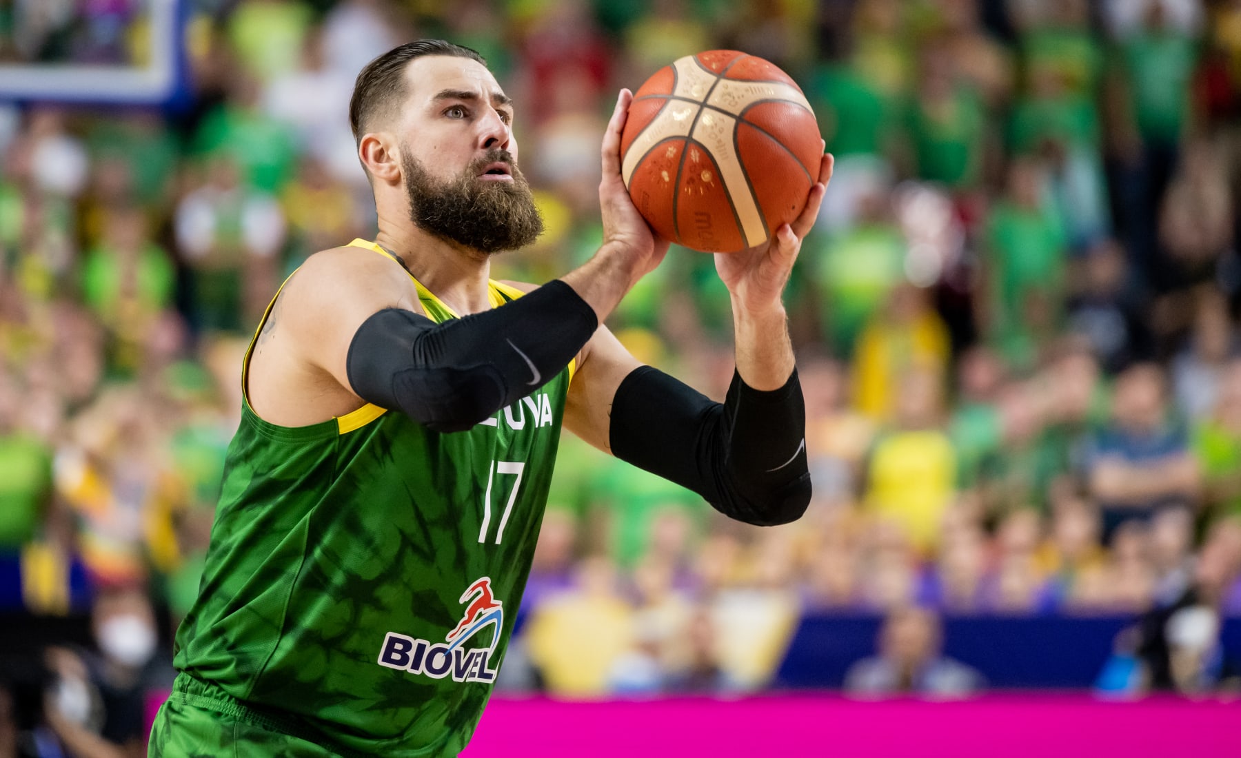 COLOGNE, GERMANY - SEPTEMBER 01: Jonas Valanciunas of Lithuania is seen during the FIBA EuroBasket 2022 group B match between Slovenia and Lithuania at Lanxess Arena on September 01, 2022 in Cologne, Germany. (Photo by Alexander Scheuber/Getty Images)