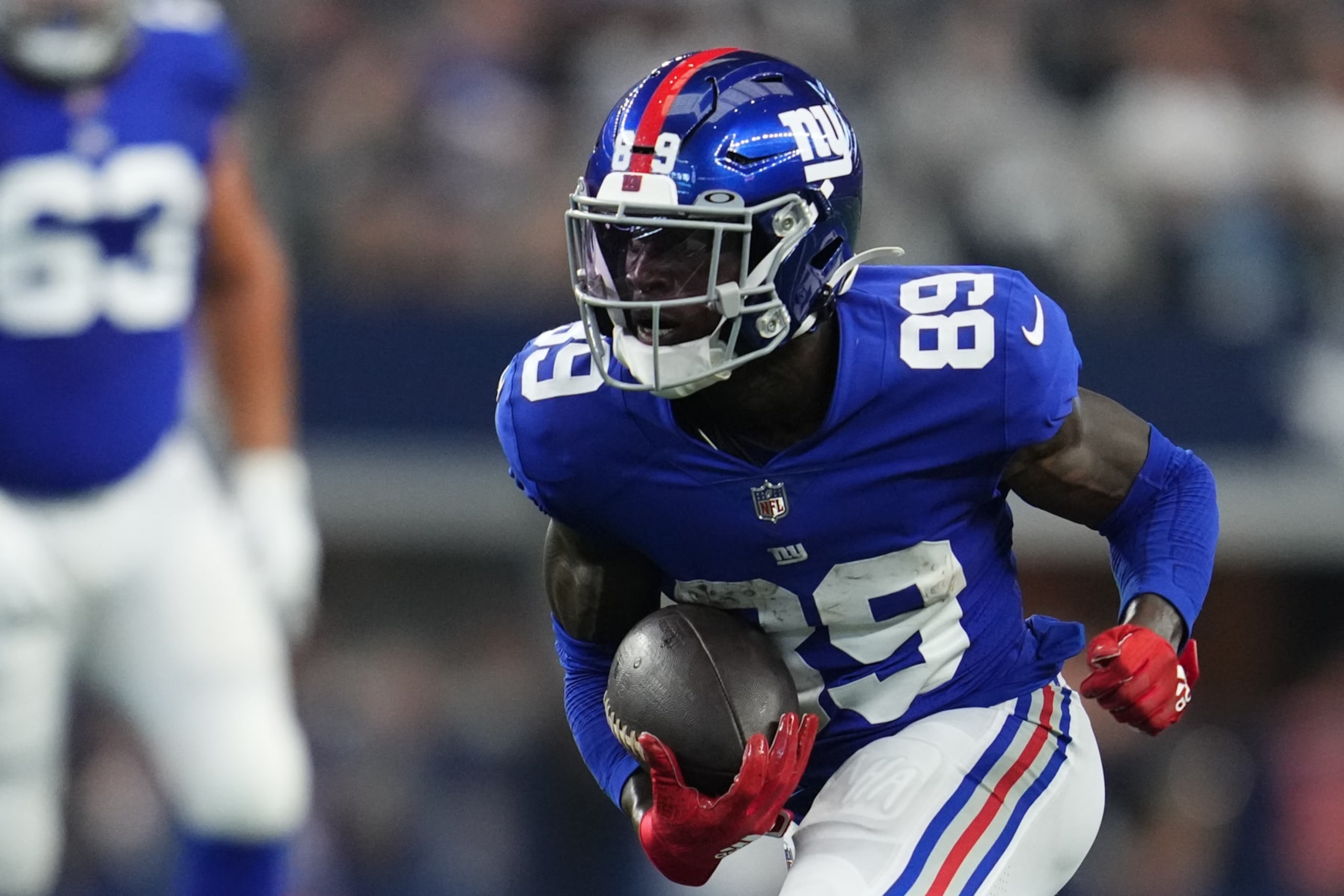 ARLINGTON, TEXAS - OCTOBER 10: Kadarius Toney #89 of the New York Giants runs the ball against the Dallas Cowboys during an NFL game at AT&T Stadium on October 10, 2021 in Arlington, Texas. (Photo by Cooper Neill/Getty Images)
