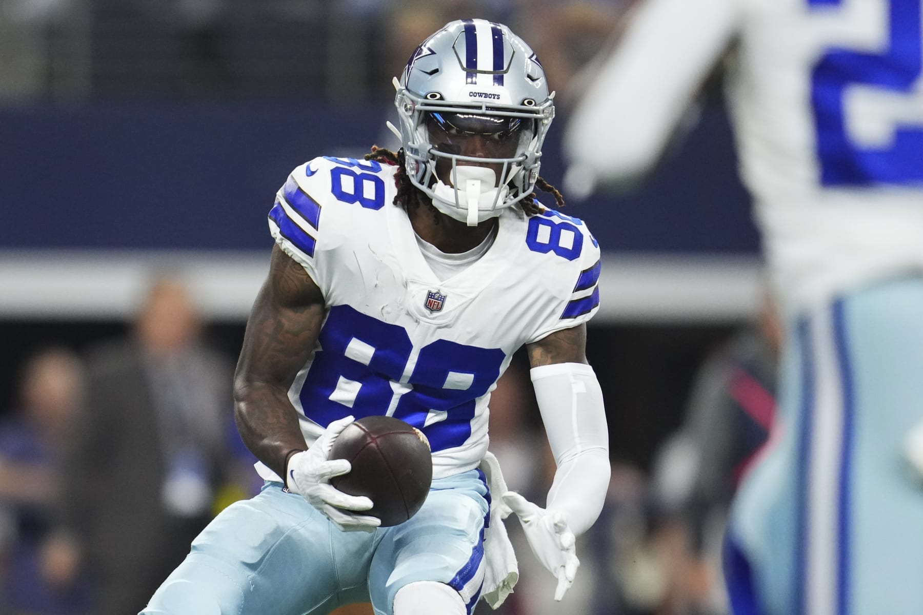 ARLINGTON, TX - SEPTEMBER 11: CeeDee Lamb #88 of the Dallas Cowboys runs the ball after making the catch against the Tampa Bay Buccaneers at AT&T Stadium on September 11, 2022 in Arlington, TX. (Photo by Cooper Neill/Getty Images)