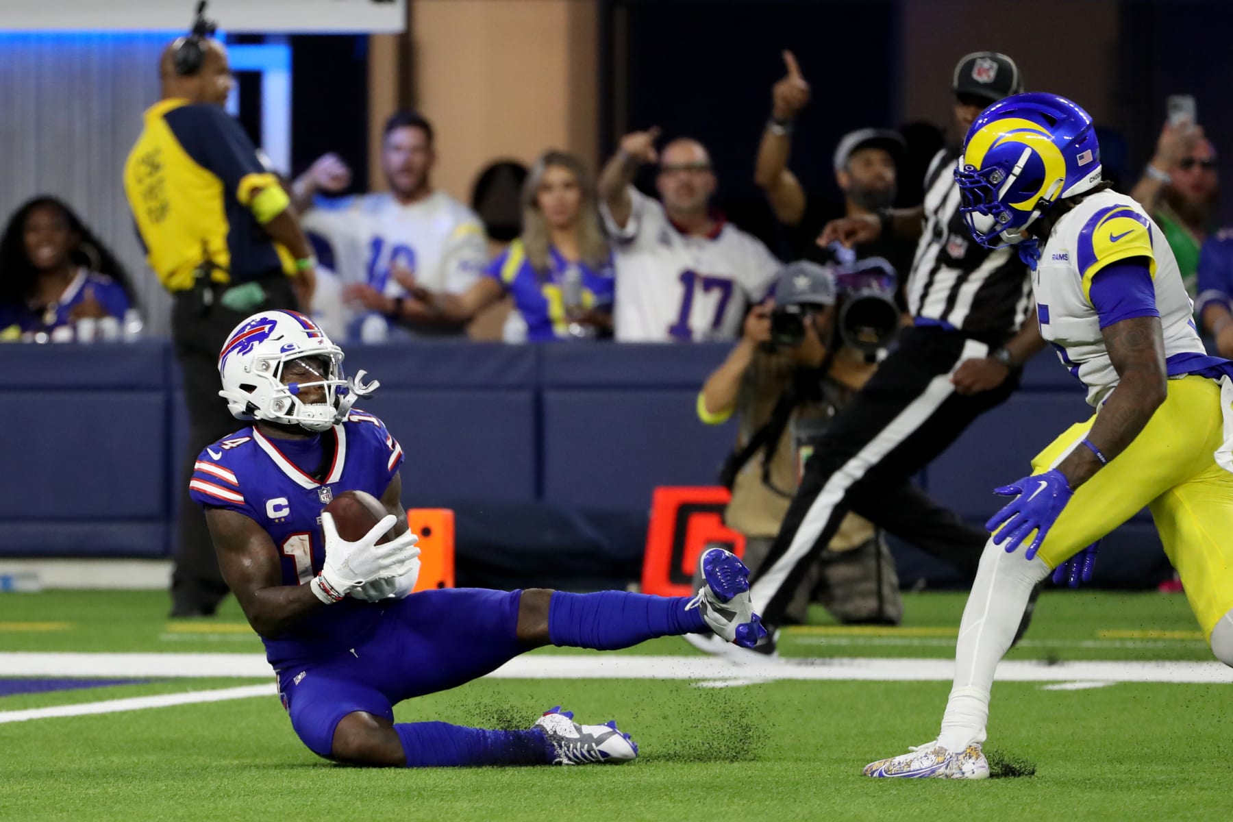 INGLEWOOD, CA - SEPTEMBER 08:  Buffalo Bills wide receiver Stefon Diggs (14) catches 54 yards touchdown pass against Los Angeles Rams cornerback Jalen Ramsey (5) during the fourth quarter on September 8, 2022, at SoFi Stadium in Inglewood, California. (Photo by Kiyoshi Mio/Icon Sportswire via Getty Images)