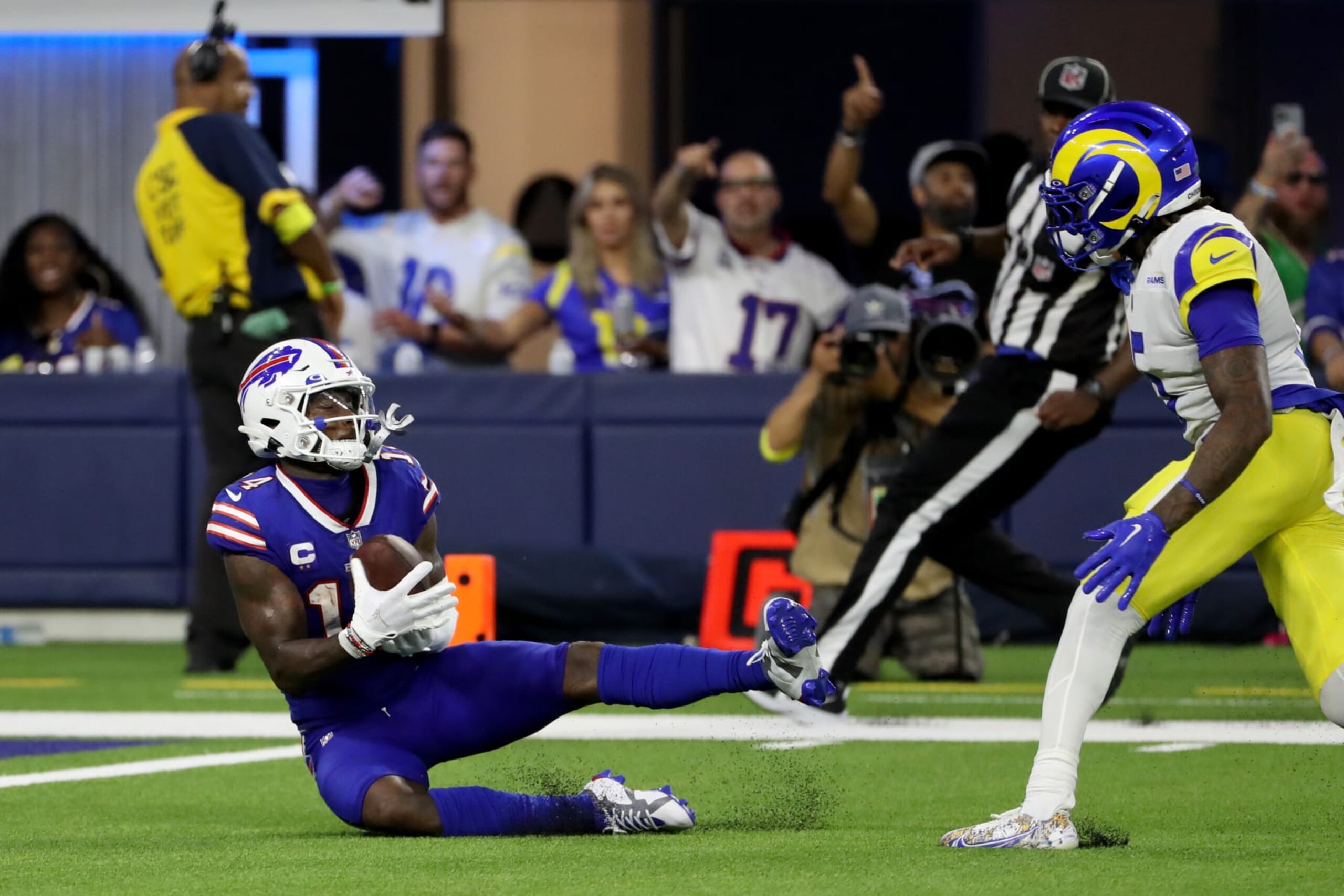 INGLEWOOD, CA - SEPTEMBER 08:  Buffalo Bills wide receiver Stefon Diggs (14) catches 54 yards touchdown pass against Los Angeles Rams cornerback Jalen Ramsey (5) during the fourth quarter on September 8, 2022, at SoFi Stadium in Inglewood, California. (Photo by Kiyoshi Mio/Icon Sportswire via Getty Images)