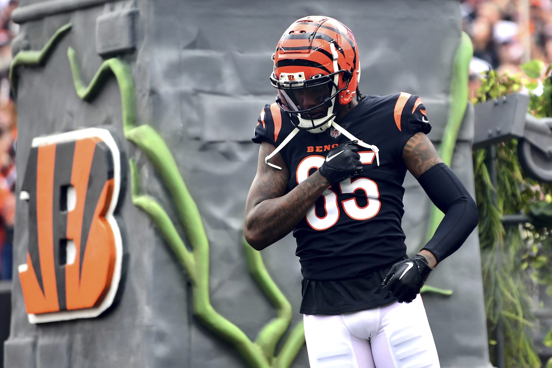 Cincinnati Bengals wide receiver Tee Higgins (85) runs onto the field before an NFL football game against the Pittsburgh Steelers, Sunday, Sept. 11, 2022, in Cincinnati. (AP Photo/Emilee Chinn)