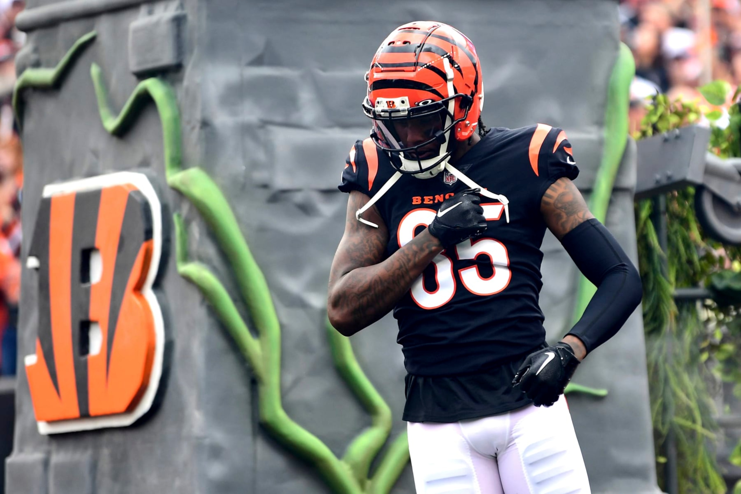 Cincinnati Bengals wide receiver Tee Higgins (85) runs onto the field before an NFL football game against the Pittsburgh Steelers, Sunday, Sept. 11, 2022, in Cincinnati. (AP Photo/Emilee Chinn) Cincinnati Bengals wide receiver Tee Higgins (85) runs onto the field before an NFL football game against the Pittsburgh Steelers, Sunday, Sept. 11, 2022, in Cincinnati. (AP Photo/Emilee Chinn)