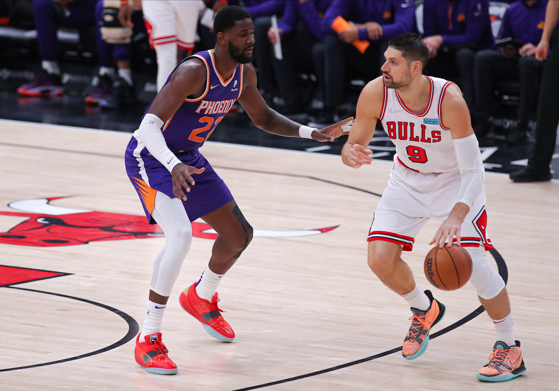 CHICAGO, IL - FEBRUARY 07: Phoenix Suns Center DeAndre Ayton (22) guards Chicago Bulls Center Nikola Vucevic (9) during a NBA game between the Phoenix Suns and the Chicago Bulls on February 7, 2022 at the United Center in Chicago, IL. (Photo by Melissa Tamez/Icon Sportswire via Getty Images)