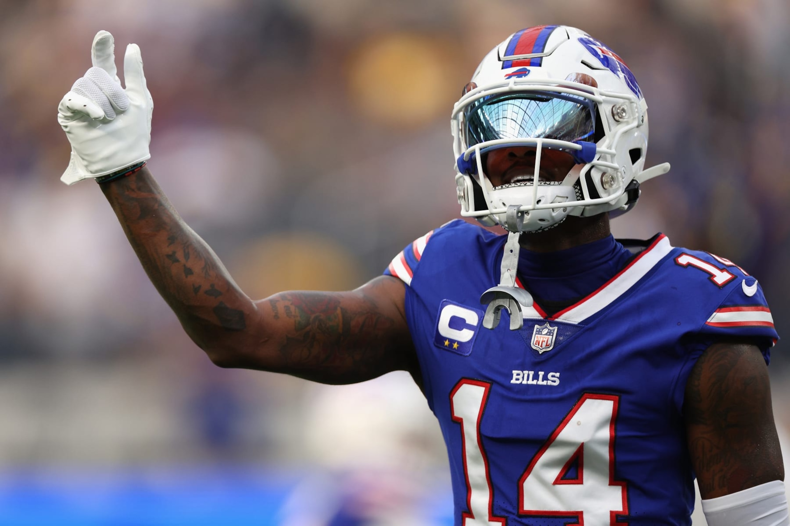 INGLEWOOD, CALIFORNIA - SEPTEMBER 08:  Wide receiver Stefon Diggs #14 of the Buffalo Bills warms up before the NFL game against the Los Angeles Rams at SoFi Stadium on September 08, 2022 in Inglewood, California. (Photo by Harry How/Getty Images)