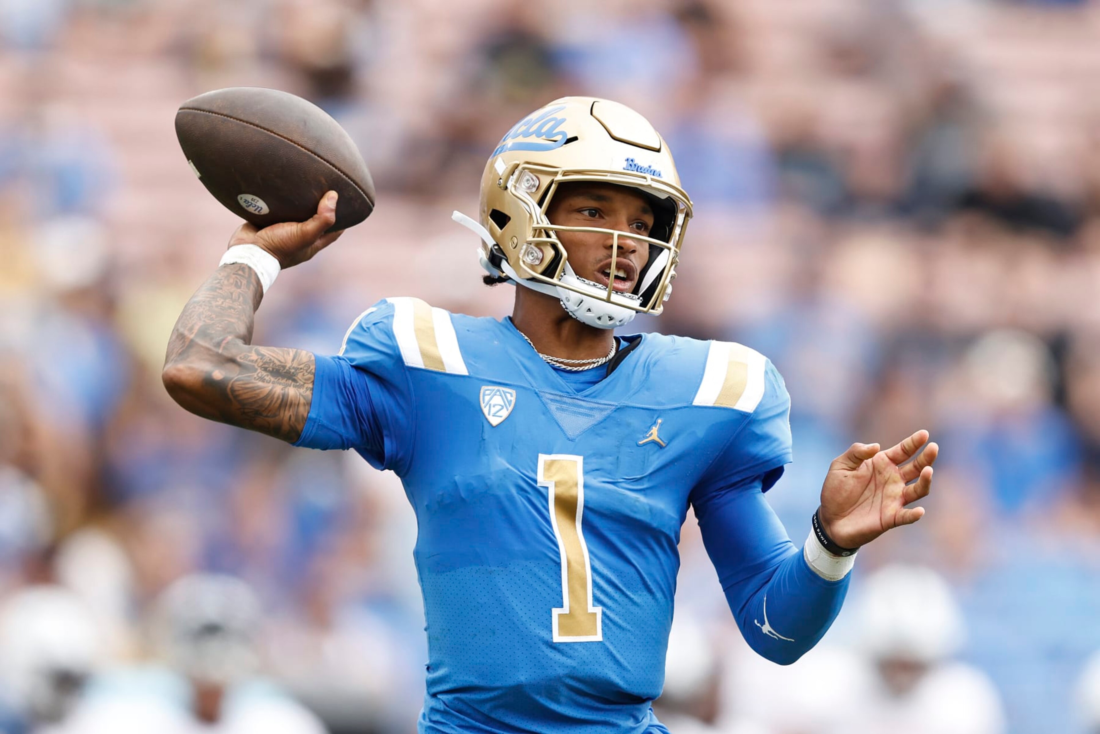 PASADENA, CALIFORNIA - SEPTEMBER 17: Dorian Thompson-Robinson #1 of the UCLA Bruins passes the ball against the South Alabama Jaguars during the first half at Rose Bowl on September 17, 2022 in Pasadena, California. (Photo by Michael Owens/Getty Images) PASADENA, CALIFORNIA - SEPTEMBER 17: Dorian Thompson-Robinson #1 of the UCLA Bruins passes the ball against the South Alabama Jaguars during the first half at Rose Bowl on September 17, 2022 in Pasadena, California. (Photo by Michael Owens/Getty Images)