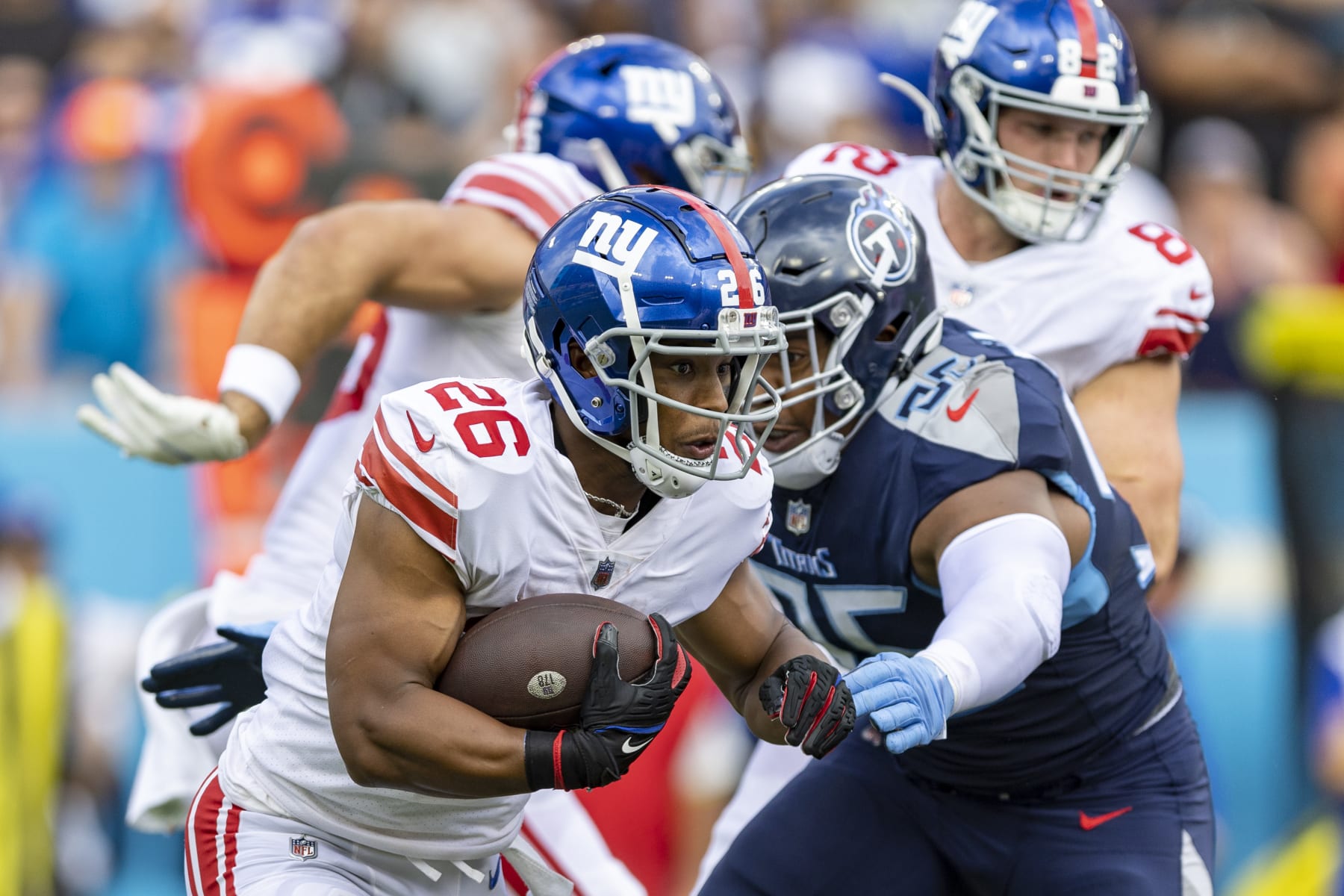 NASHVILLE, TENNESSEE - SEPTEMBER 11: Saquon Barkley #26 of the New York Giants runs the ball during a game against the Tennessee Titans at Nissan Stadium on September 11, 2022 in Nashville, Tennessee. The Giants defeated the Titans 21-20.  (Photo by Wesley Hitt/Getty Images)