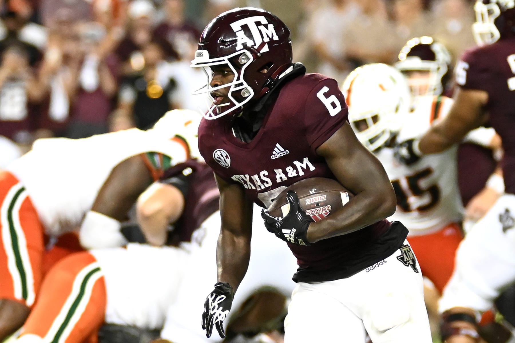 COLLEGE STATION, TEXAS - SEPTEMBER 17: Devon Achane #6 of the Texas A&M Aggies runs the ball against the Miami Hurricanes during the second half of the game at Kyle Field on September 17, 2022 in College Station, Texas. (Photo by Jack Gorman/Getty Images)