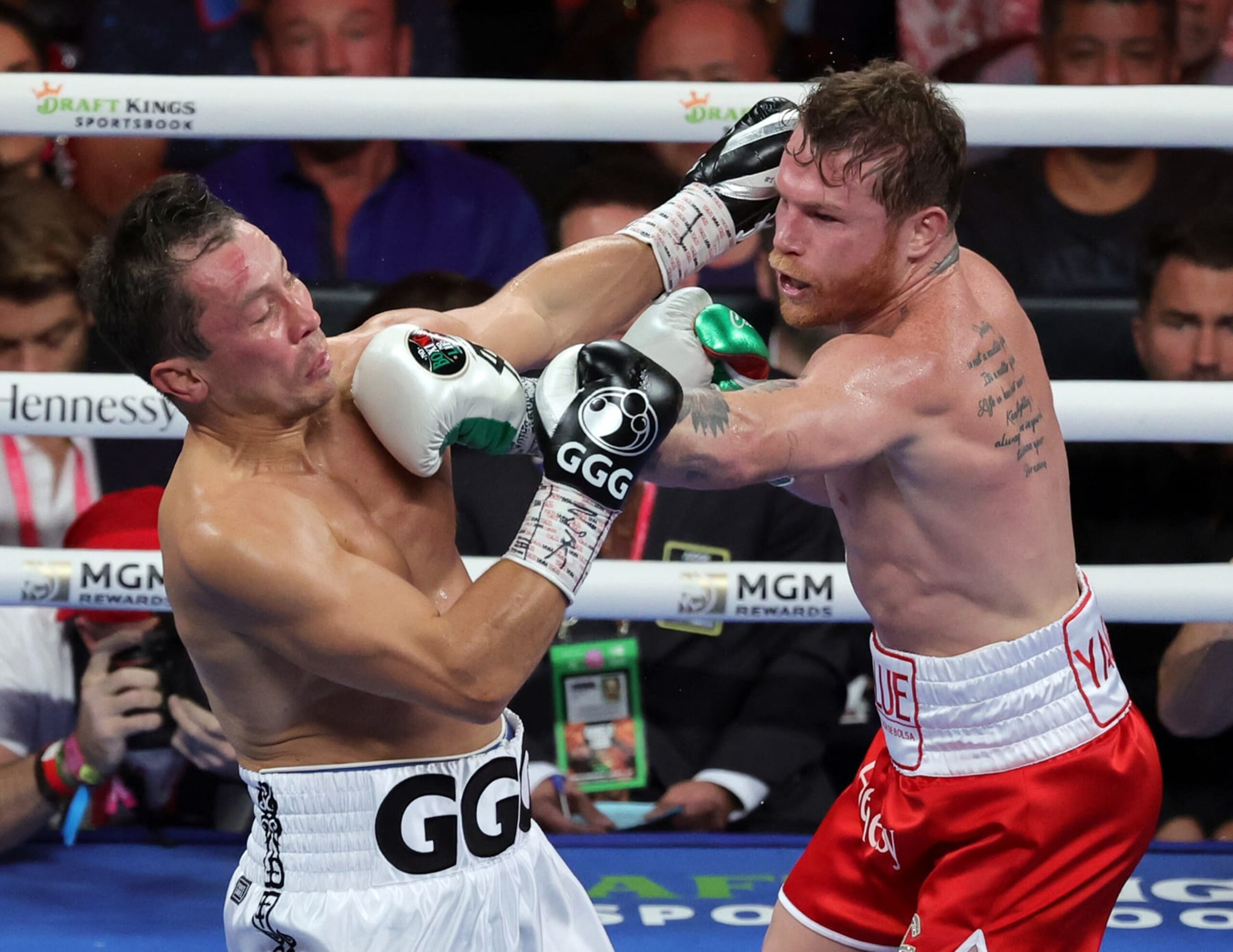 LAS VEGAS, NEVADA - SEPTEMBER 17: Canelo Alvarez (R) throws a left at Gennadiy Golovkin in the third round of their super middleweight title fight at T-Mobile Arena on September 17, 2022 in Las Vegas, Nevada. Alvarez retained his titles with a unanimous-decision victory. (Photo by Ethan Miller/Getty Images)