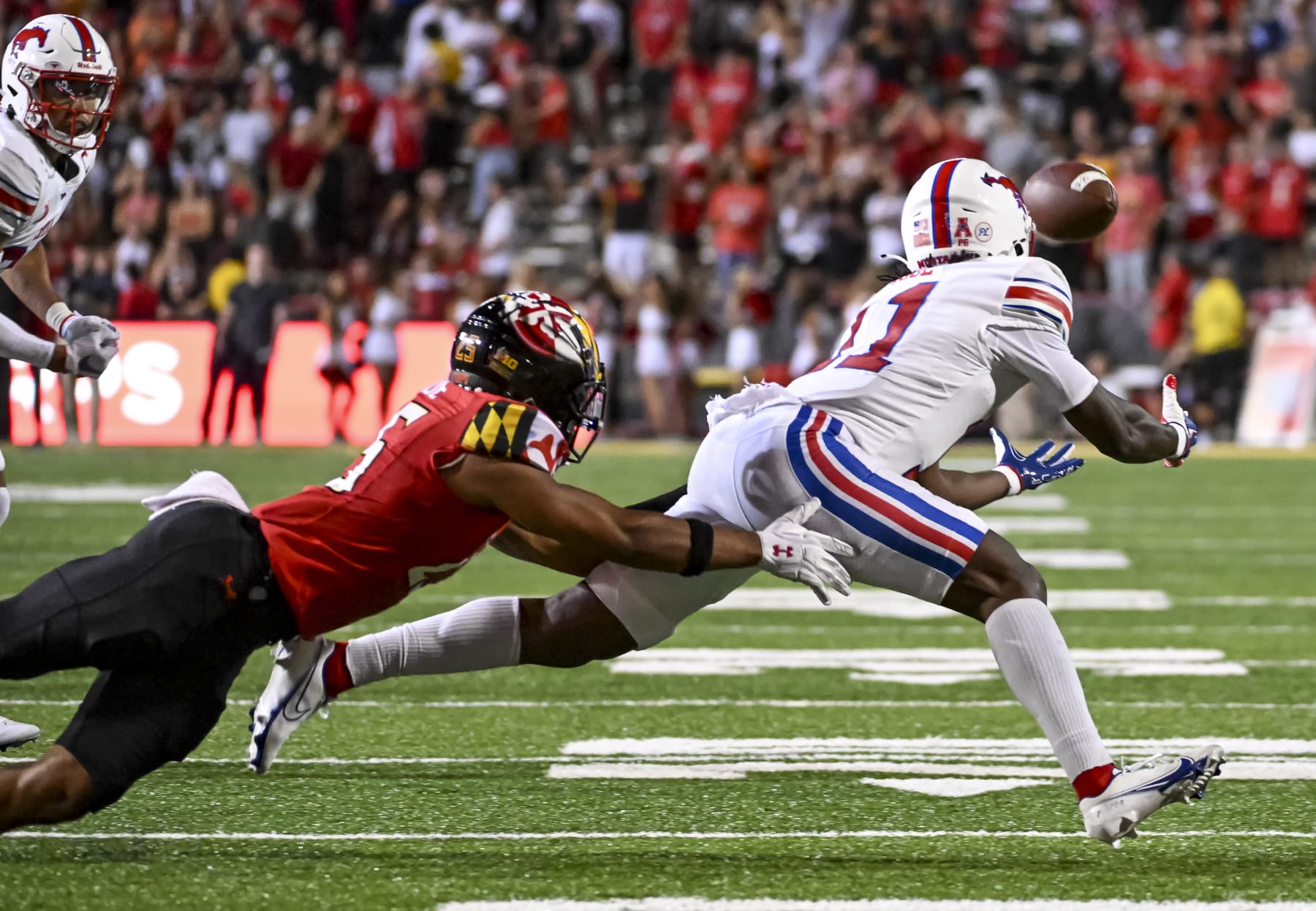 COLLEGE PARK, MD - SEPTEMBER 17: Southern Methodist Mustangs wide receiver Rashee Rice (11) makes a reception against Maryland Terrapins defensive back Beau Brade (25) during the SMU Mustangs game versus the Maryland Terrapins on September 17, 2022 at Capital One Field at Maryland Stadium in College Park, MD.  (Photo by Mark Goldman/Icon Sportswire via Getty Images)
