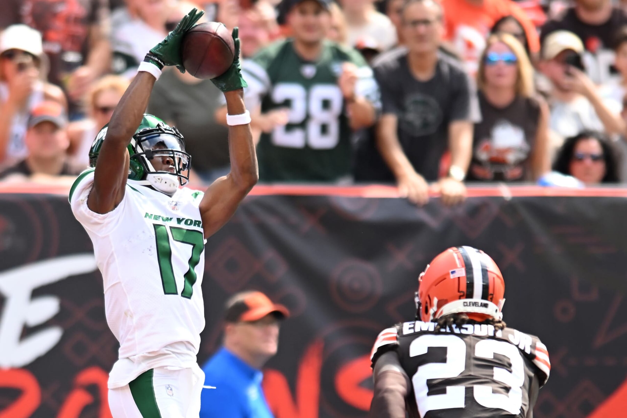CLEVELAND, OHIO - SEPTEMBER 18: Garrett Wilson #17 of the New York Jets catches the ball for a touchdown while defended by Martin Emerson Jr. #23 of the Cleveland Browns during the second quarter at FirstEnergy Stadium on September 18, 2022 in Cleveland, Ohio. (Photo by Nick Cammett/Getty Images) CLEVELAND, OHIO - SEPTEMBER 18: Garrett Wilson #17 of the New York Jets catches the ball for a touchdown while defended by Martin Emerson Jr. #23 of the Cleveland Browns during the second quarter at FirstEnergy Stadium on September 18, 2022 in Cleveland, Ohio. (Photo by Nick Cammett/Getty Images)