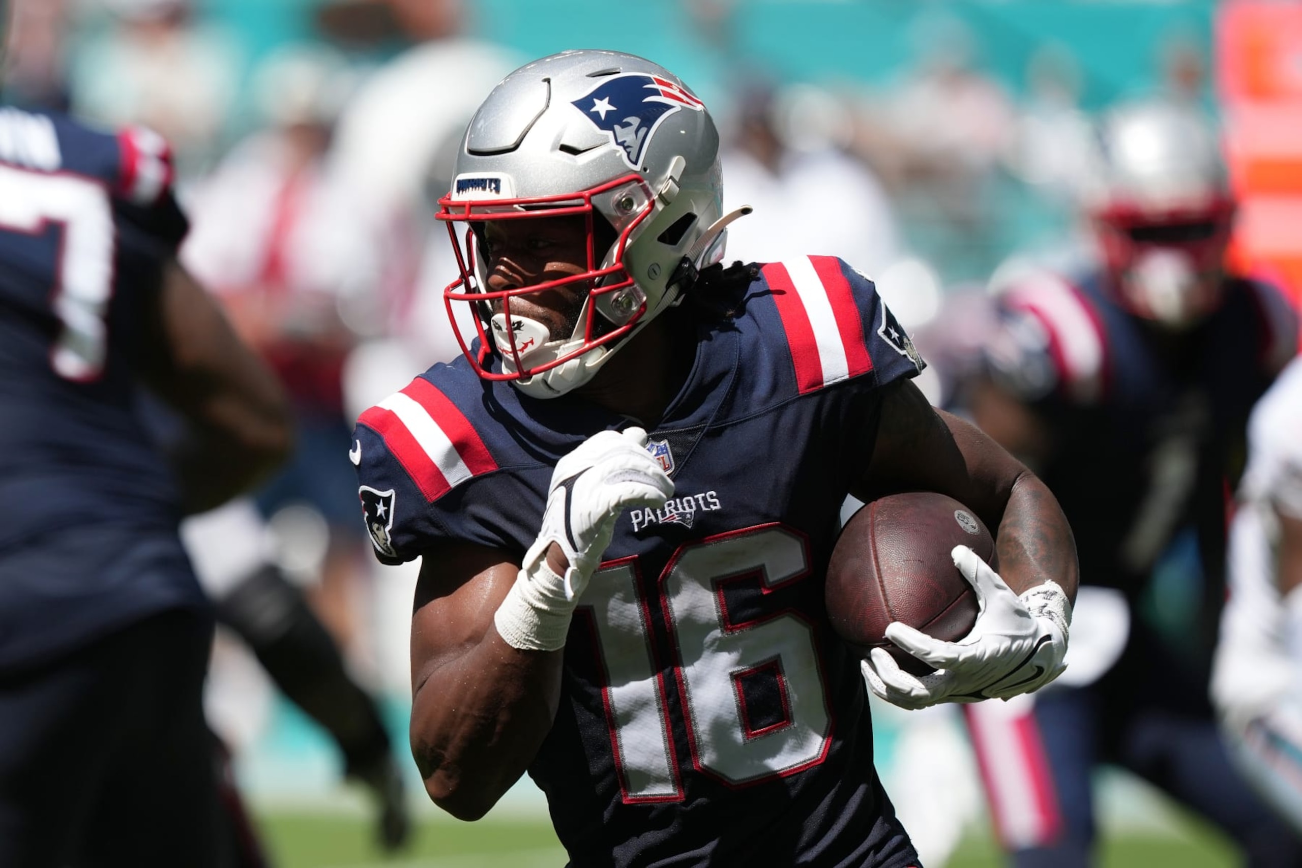 MIAMI GARDENS, FLORIDA - SEPTEMBER 11: Jakobi Meyers #16 of the New England Patriots rushes the football in the fourth quarter of the game against the Miami Dolphins at Hard Rock Stadium on September 11, 2022 in Miami Gardens, Florida. (Photo by Eric Espada/Getty Images) MIAMI GARDENS, FLORIDA - SEPTEMBER 11: Jakobi Meyers #16 of the New England Patriots rushes the football in the fourth quarter of the game against the Miami Dolphins at Hard Rock Stadium on September 11, 2022 in Miami Gardens, Florida. (Photo by Eric Espada/Getty Images)