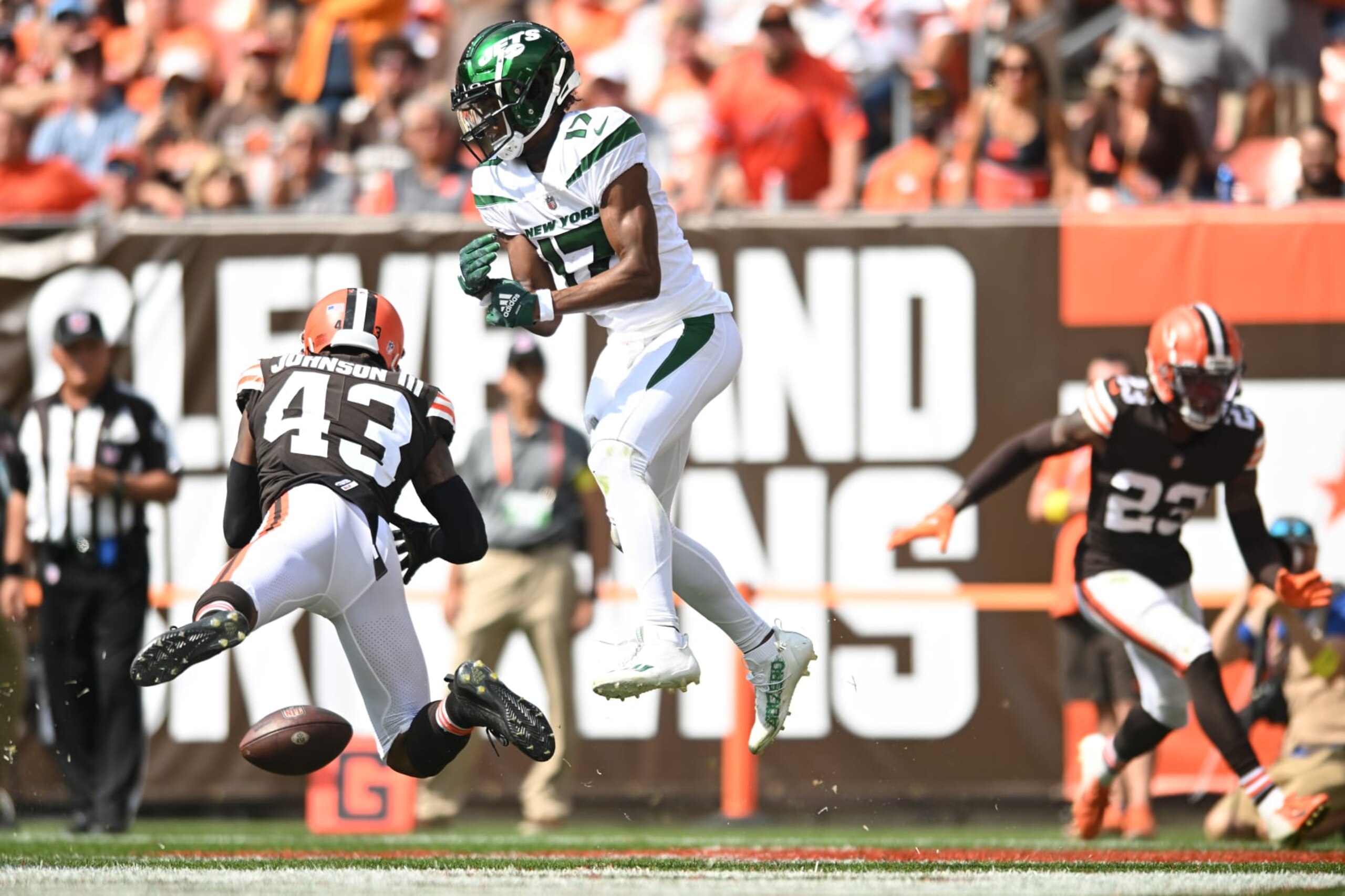 CLEVELAND, OHIO - SEPTEMBER 18: Garrett Wilson #17 of the New York Jets and John Johnson III #43 of the Cleveland Browns reach for the ball during the second quarter at FirstEnergy Stadium on September 18, 2022 in Cleveland, Ohio. (Photo by Nick Cammett/Getty Images) CLEVELAND, OHIO - SEPTEMBER 18: Garrett Wilson #17 of the New York Jets and John Johnson III #43 of the Cleveland Browns reach for the ball during the second quarter at FirstEnergy Stadium on September 18, 2022 in Cleveland, Ohio. (Photo by Nick Cammett/Getty Images)