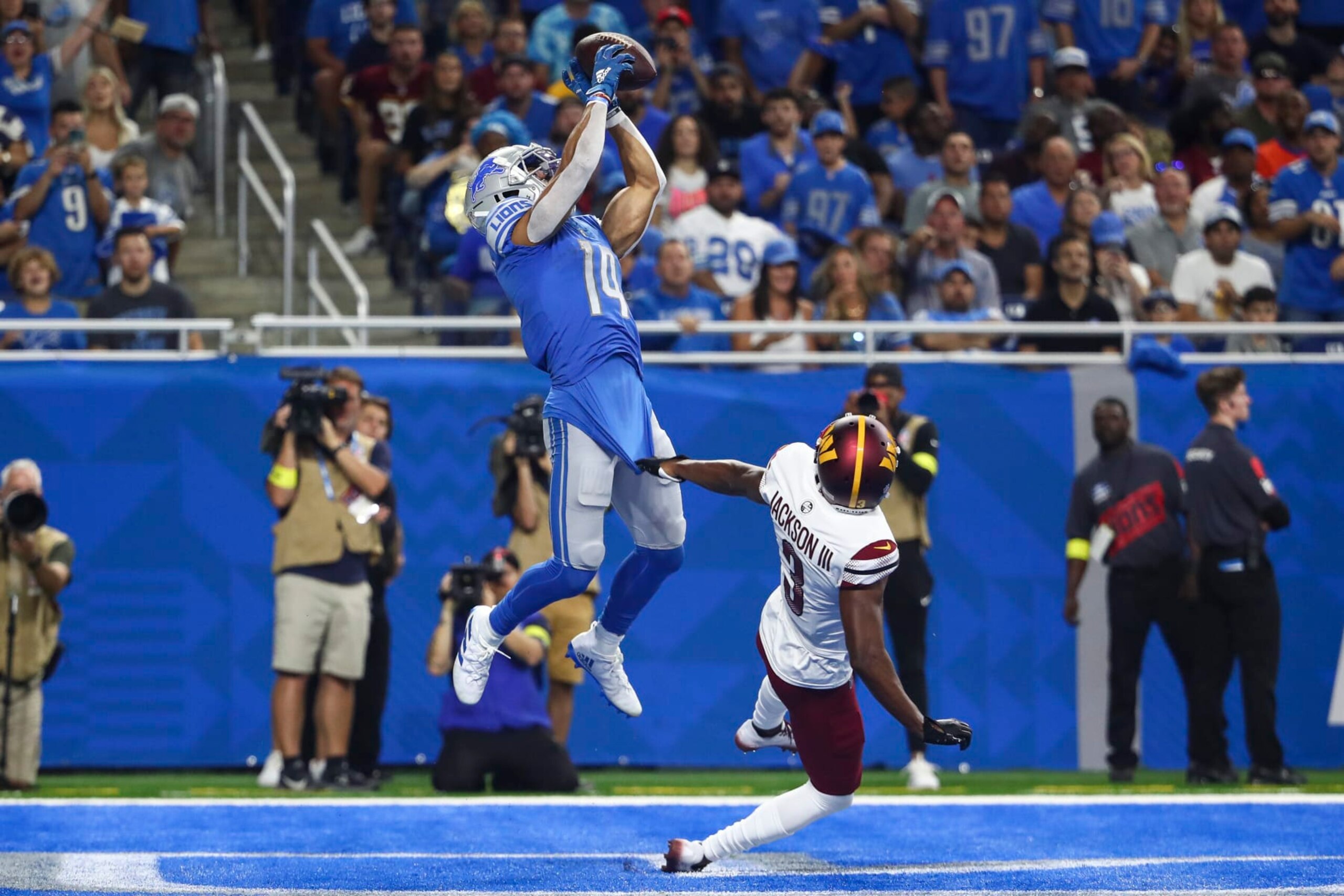 DETROIT, MI - SEPTEMBER 18: Amon-Ra St. Brown #14 of the Detroit Lions catches a pass over William Jackson III #3 of the Washington Commanders for a touchdown during an NFL football game at Ford Field on September 18, 2022 in Detroit, Michigan. (Photo by Kevin Sabitus/Getty Images)
