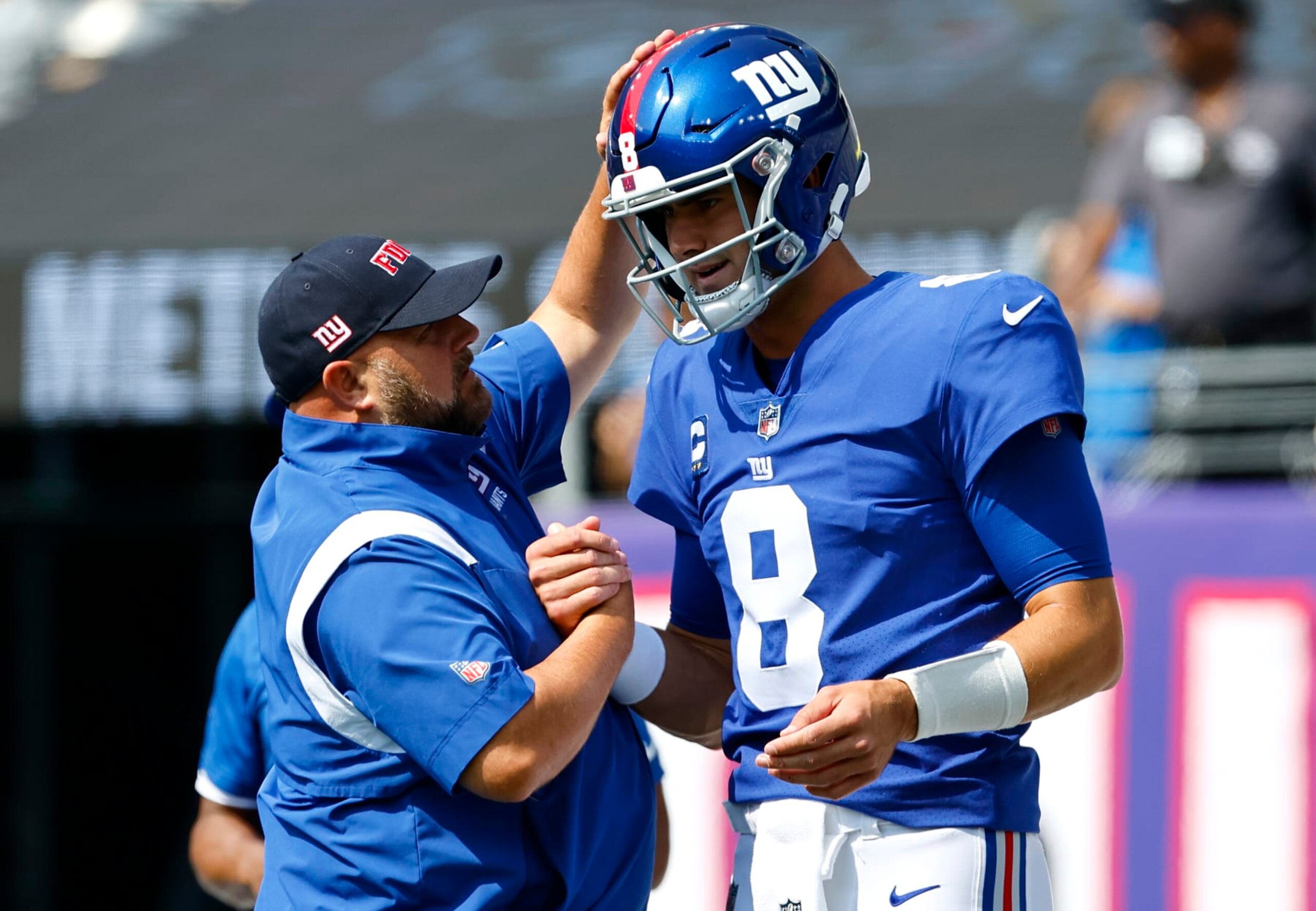 EAST RUTHERFORD, NEW JERSEY - SEPTEMBER 18: Daniel Jones  #8 of the New York Giants speaks with head coach Brian Daboll of the New York Giants before the game against the Carolina Panthers at MetLife Stadium on September 18, 2022 in East Rutherford, New Jersey. (Photo by Rich Schultz/Getty Images)