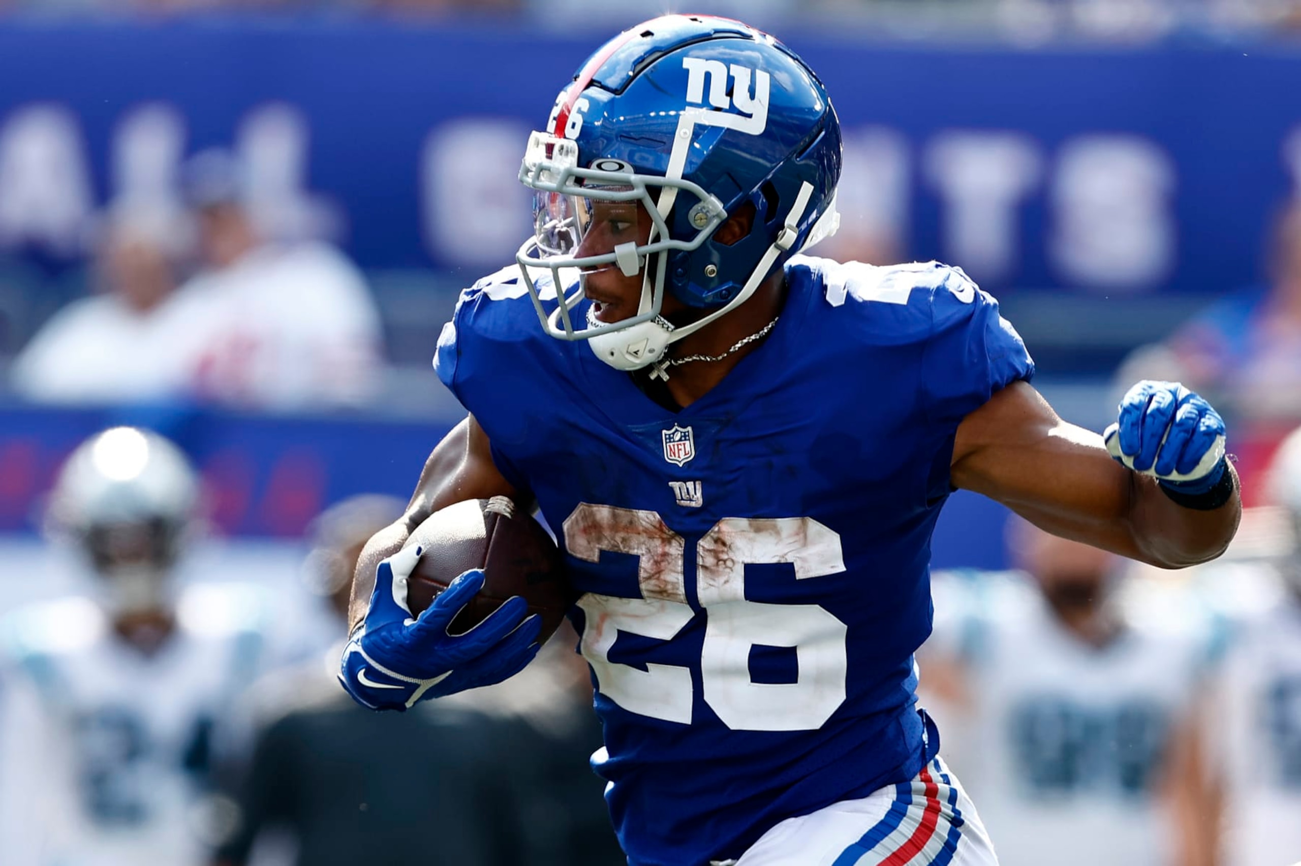 EAST RUTHERFORD, NEW JERSEY - SEPTEMBER 18: Saquon Barkley #26 of the New York Giant rushes the ball in the second half of the game against the Carolina Panthers at MetLife Stadium on September 18, 2022 in East Rutherford, New Jersey. (Photo by Rich Schultz/Getty Images)
