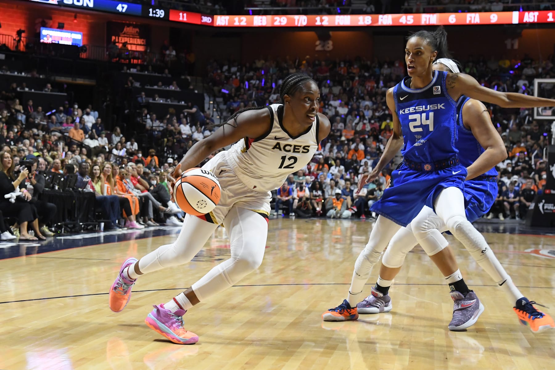 UNCASVILLE, CT - SEPTEMBER 18: Chelsea Gray #12 of the Las Vegas Aces drives to the basket during Game 5 of the 2022 WNBA Finals on September 18, 2022 at Mohegan Sun Arena in Uncasville, Connecticut.  NOTE TO USER: User expressly acknowledges and agrees that, by downloading and/or using this Photograph, user is consenting to the terms and conditions of the Getty Images License Agreement. Mandatory Copyright Notice: Copyright 2022 NBAE (Photo by Brian Babineau/NBAE via Getty Images)