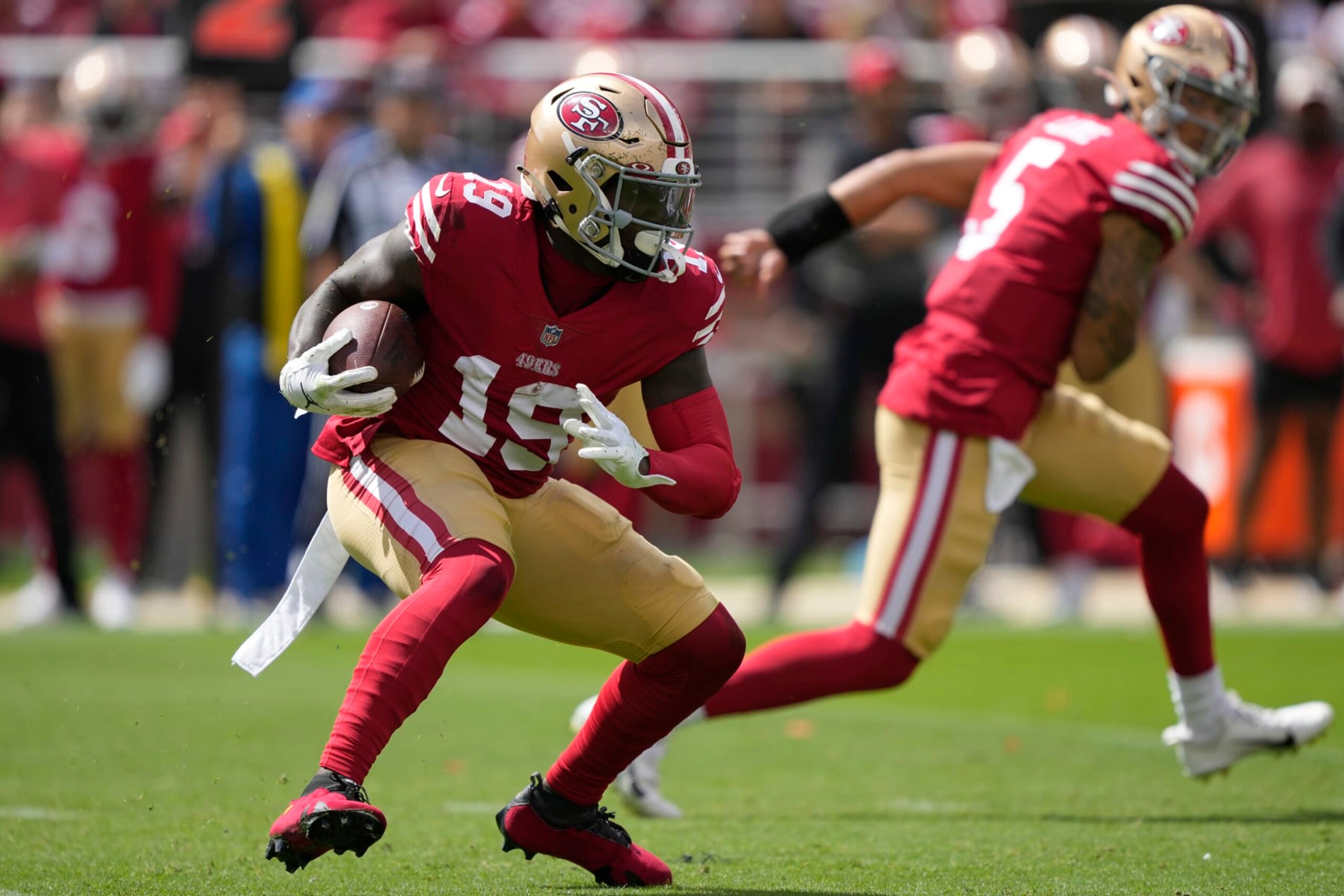 SANTA CLARA, CALIFORNIA - SEPTEMBER 18: Deebo Samuel #19 of the San Francisco 49ers runs with the ball against the Seattle Seahawks during the first quarter at Levi's Stadium on September 18, 2022 in Santa Clara, California. (Photo by Thearon W. Henderson/Getty Images) SANTA CLARA, CALIFORNIA - SEPTEMBER 18: Deebo Samuel #19 of the San Francisco 49ers runs with the ball against the Seattle Seahawks during the first quarter at Levi's Stadium on September 18, 2022 in Santa Clara, California. (Photo by Thearon W. Henderson/Getty Images)