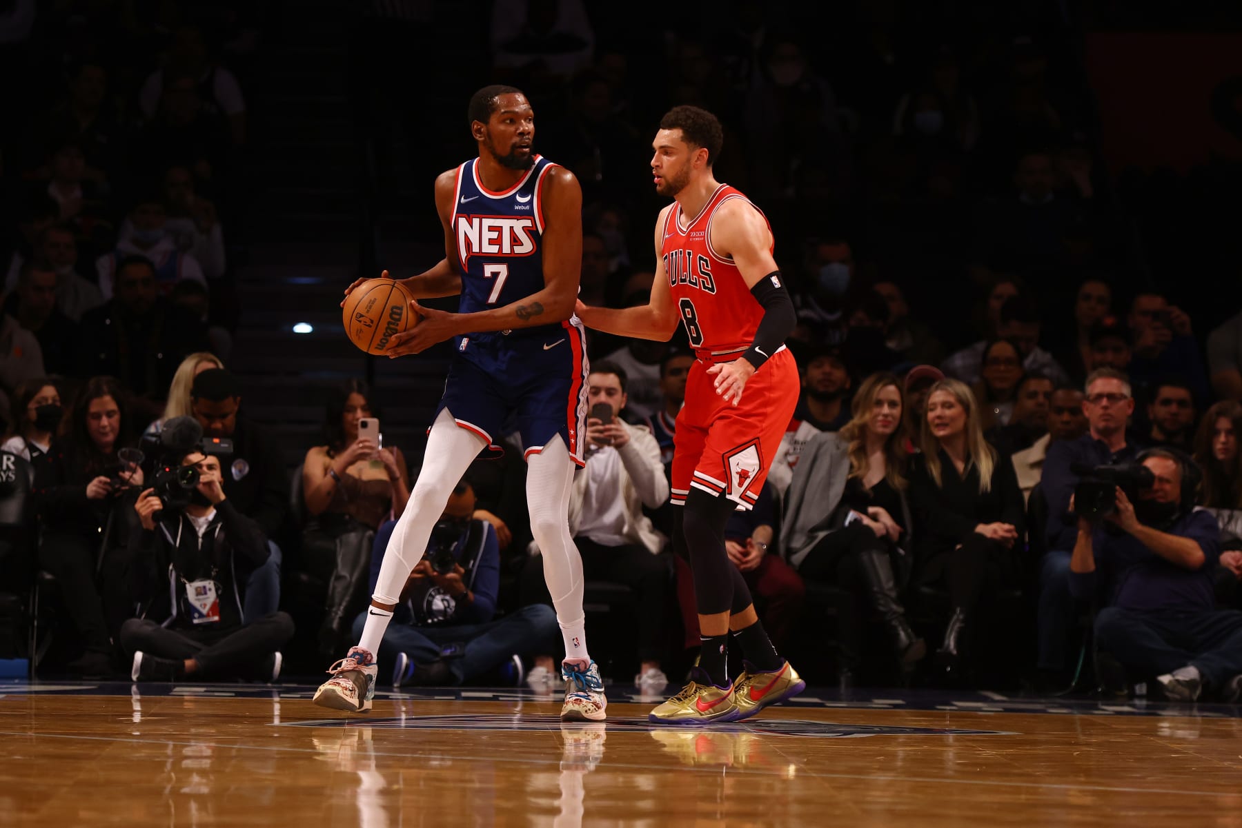 NEW YORK, NEW YORK - DECEMBER 04: Zach LaVine #8 of the Chicago Bulls in action against Kevin Durant #7 of the Brooklyn Nets at Barclays Center on December 04, 2021 in New York City.  NOTE TO USER: User expressly acknowledges and agrees that, by downloading and or using this photograph, user is consenting to the terms and conditions of the Getty Images License Agreement. Chicago Bulls defeated the Brooklyn Nets 111-107. (Photo by Mike Stobe/Getty Images)