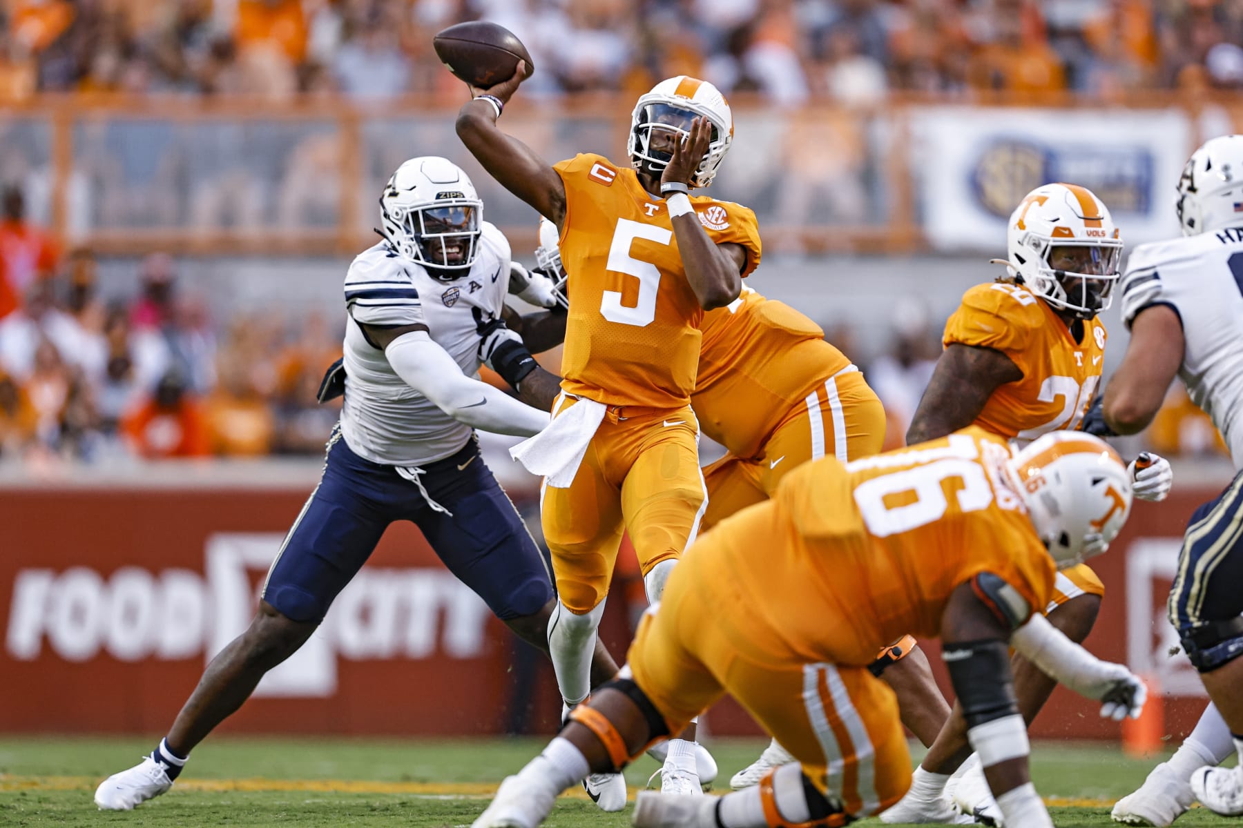 Tennessee quarterback Hendon Hooker (5) throws to a receiver during the first half of an NCAA college football game against Akron, Saturday, Sept. 17, 2022, in Knoxville, Tenn. (AP Photo/Wade Payne)