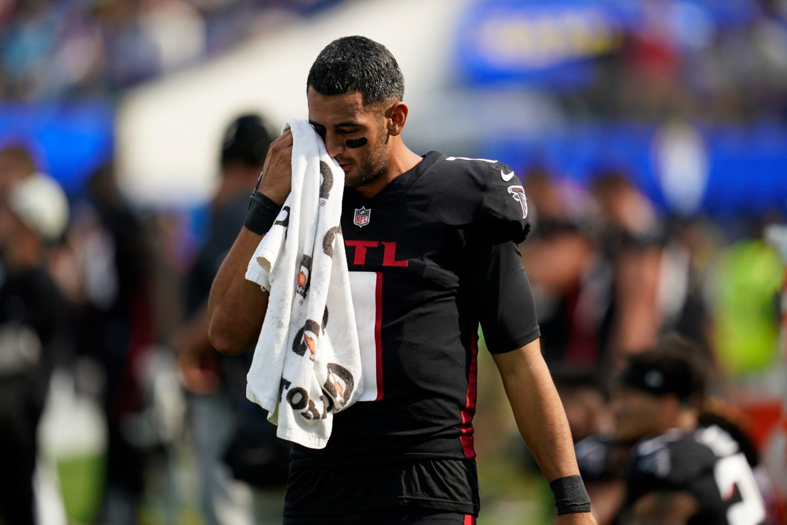 Atlanta Falcons quarterback Marcus Mariota wipes his face during the second half of an NFL football game against the Los Angeles Rams, Sunday, Sept. 18, 2022, in Inglewood, Calif. (AP Photo/Ashley Landis)