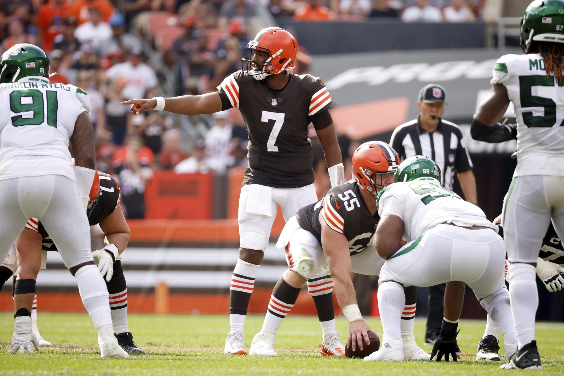 Cleveland Browns quarterback Jacoby Brissett (7) lines up for a play during an NFL football game against the New York Jets, Sunday, Sept. 18, 2022, in Cleveland. (AP Photo/Kirk Irwin)