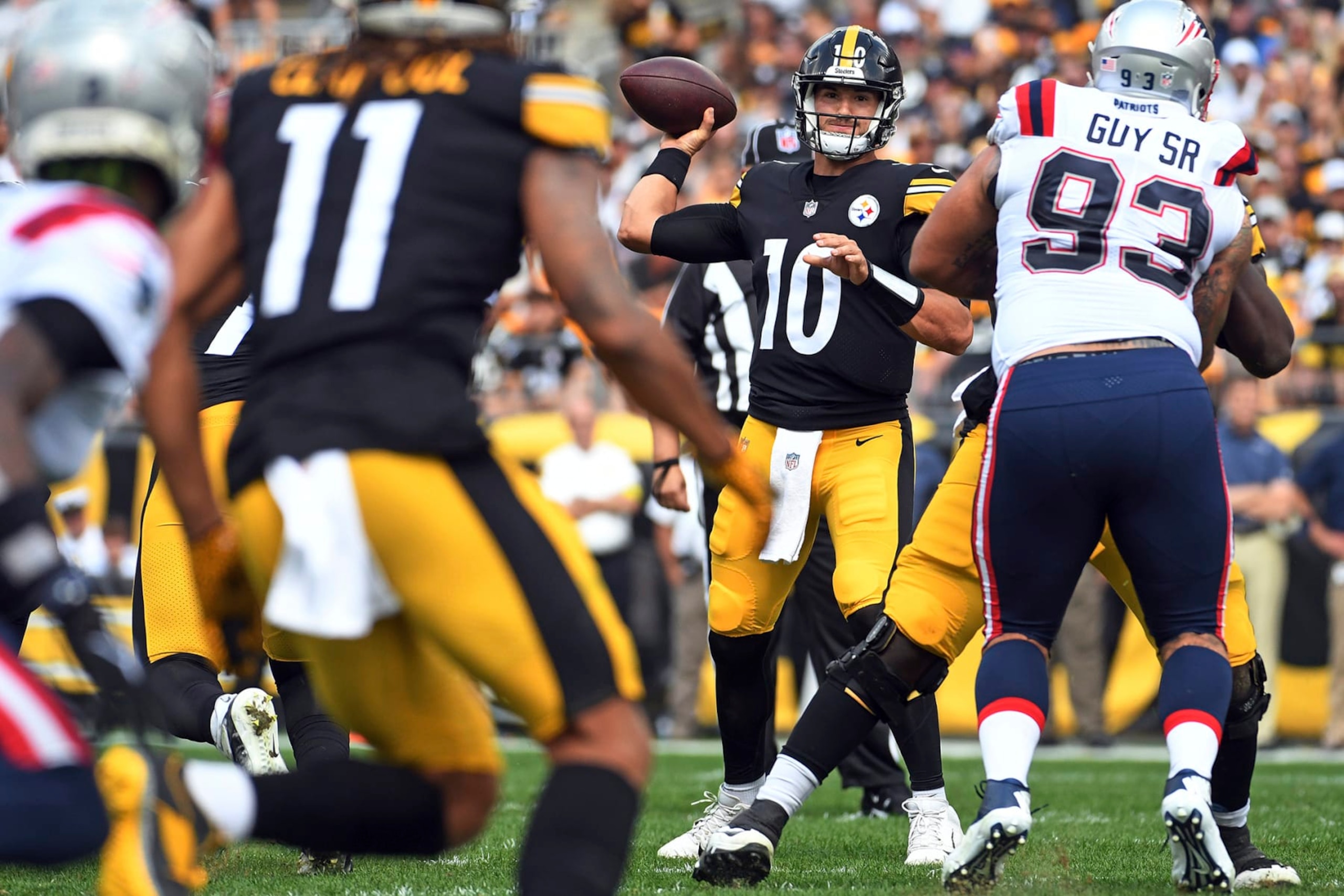 Pittsburgh Steelers quarterback Mitch Trubisky (10) throws a pass to Chase Claypool (11) during the first half of an NFL football game against the New England Patriots in Pittsburgh, Sunday, Sept. 18, 2022. (AP Photo/Phil Pavely) Pittsburgh Steelers quarterback Mitch Trubisky (10) throws a pass to Chase Claypool (11) during the first half of an NFL football game against the New England Patriots in Pittsburgh, Sunday, Sept. 18, 2022. (AP Photo/Phil Pavely)