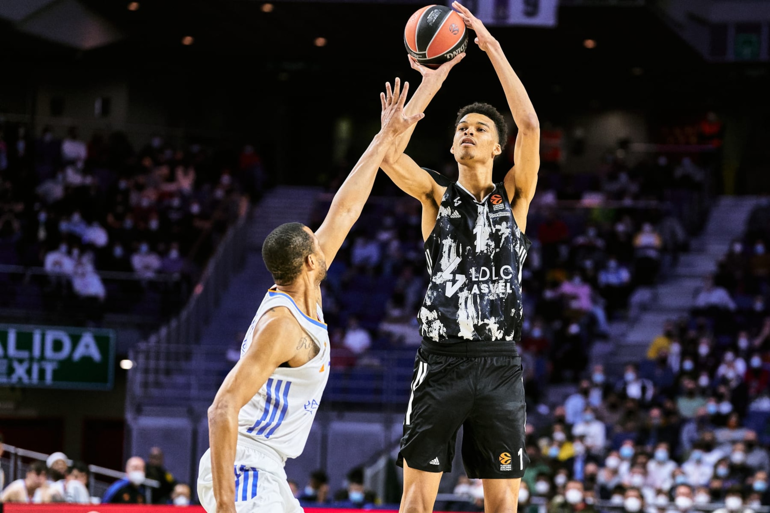 MADRID, SPAIN - MARCH 17: Victor Wembanyama of LDLC Asvel Villeurbanne shoots during the Turkish Airlines EuroLeague match between Real Madrid and LDLC Asvel Villeurbanne at Wizink Center on March 17, 2022 in Madrid, Spain. (Photo by Sonia Canada/Getty Images)