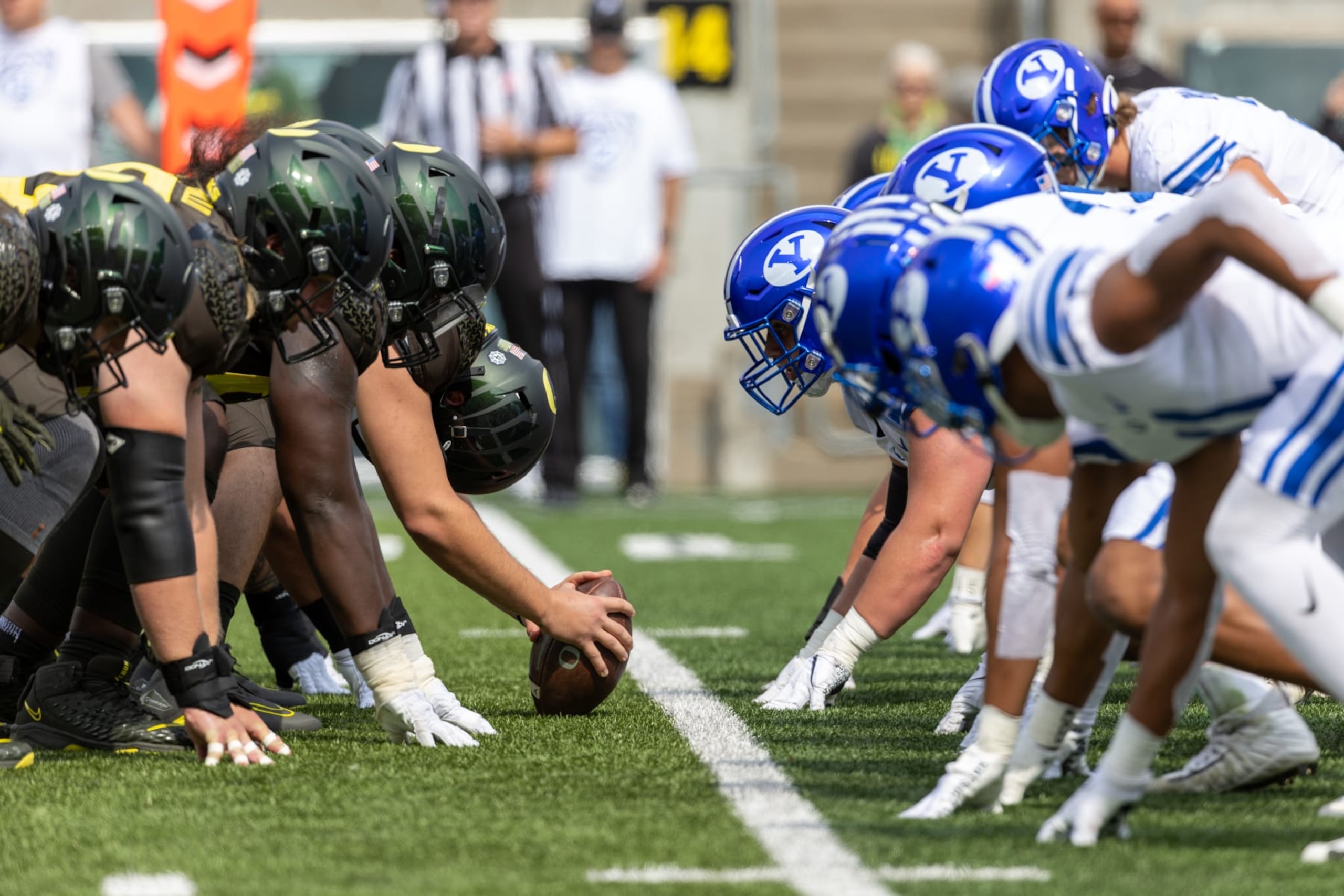 EUGENE, OR - SEPTEMBER 17: The line of scrimmage between the Oregon Ducks and the Brigham Young Cougars during the first half at Autzen Stadium on September 17, 2022 in Eugene, Oregon. (Photo by Tom Hauck/Getty Images)