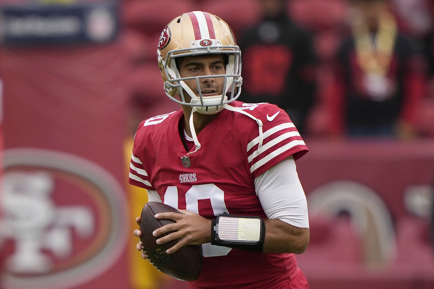 SANTA CLARA, CALIFORNIA - SEPTEMBER 18: Jimmy Garoppolo #10 of the San Francisco 49ers during warmups before the game against the Seattle Seahawks at Levi's Stadium on September 18, 2022 in Santa Clara, California. (Photo by Thearon W. Henderson/Getty Images)