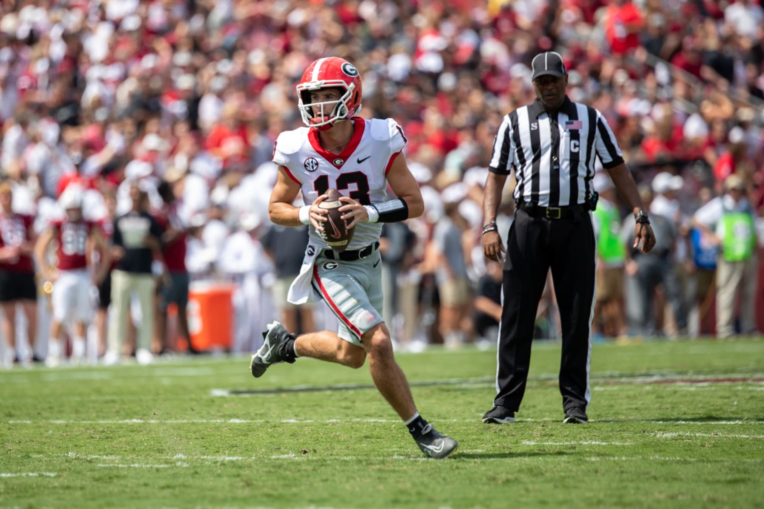 COLUMBIA, SC - SEPTEMBER 17: Georgia Bulldogs quarterback Stetson Bennett (13) scrambles out the pocket and looks down field during a football game between the Georgia Bulldogs and the South Carolina Gamecocks on September 17, 2022, at Williams-Brice Stadium in Columbia, SC. (Photo by Charles Brock/Icon Sportswire via Getty Images) COLUMBIA, SC - SEPTEMBER 17: Georgia Bulldogs quarterback Stetson Bennett (13) scrambles out the pocket and looks down field during a football game between the Georgia Bulldogs and the South Carolina Gamecocks on September 17, 2022, at Williams-Brice Stadium in Columbia, SC. (Photo by Charles Brock/Icon Sportswire via Getty Images)