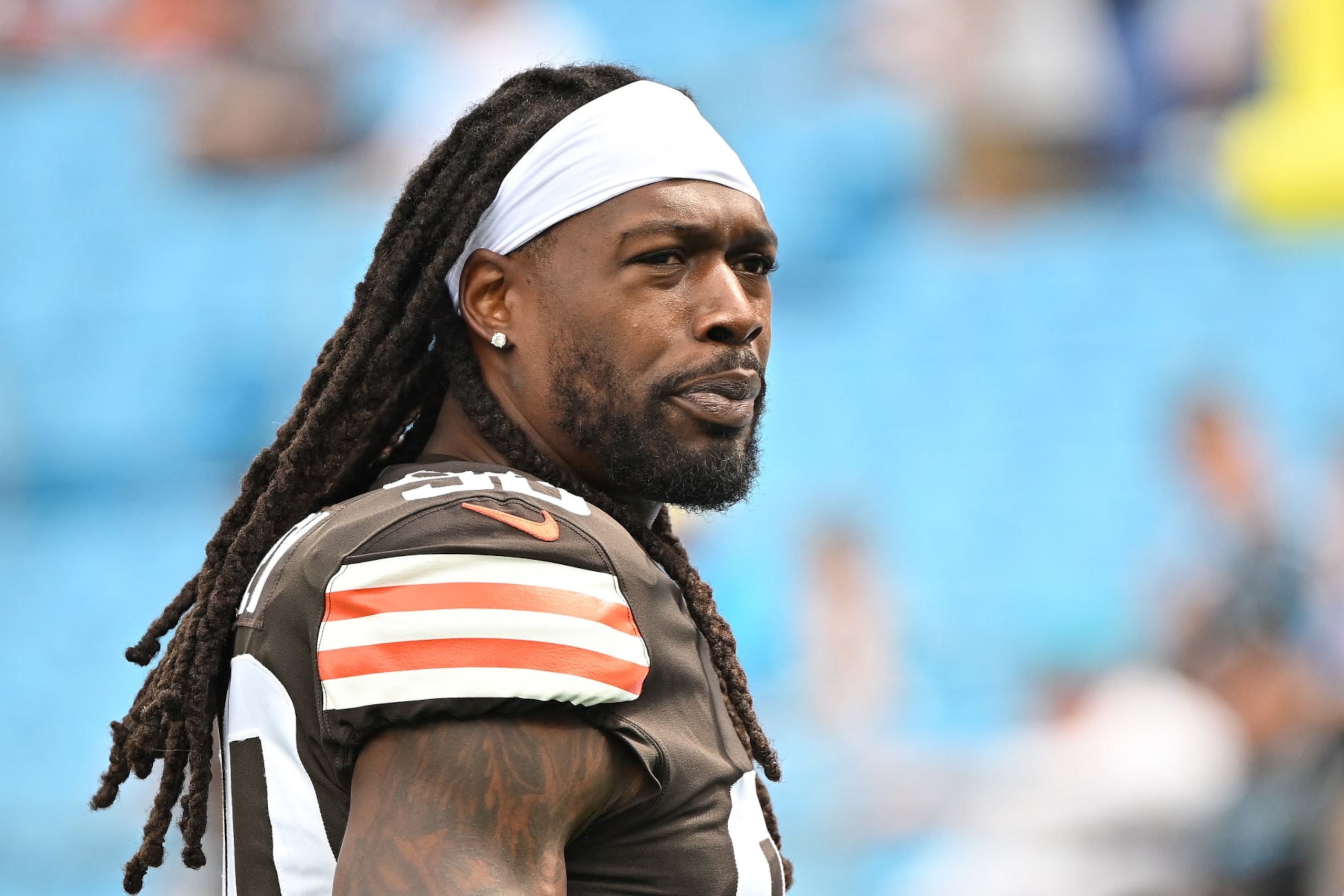 CHARLOTTE, NORTH CAROLINA - SEPTEMBER 11: Jadeveon Clowney #90 of the Cleveland Browns warms up during their game against the Carolina Panthers at Bank of America Stadium on September 11, 2022 in Charlotte, North Carolina. Cleveland won 26-24. (Photo by Grant Halverson/Getty Images)