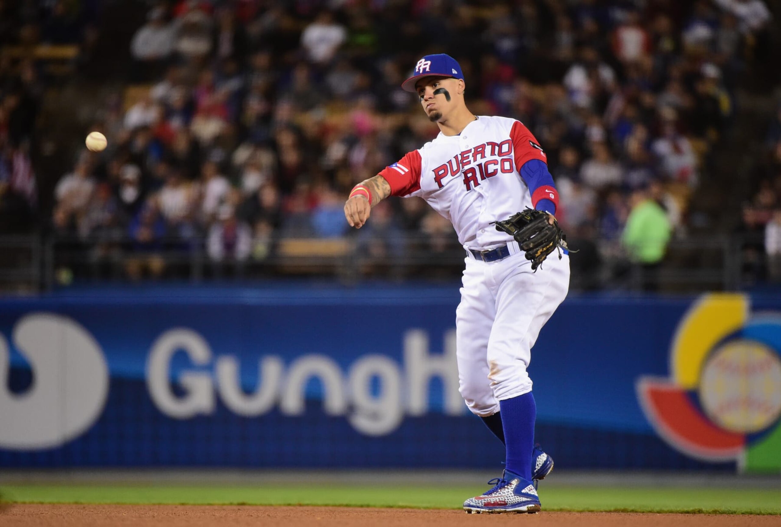 LOS ANGELES, CA - MARCH 22: Javier Baez #9 of team Puerto Rico throws out Brandon Crawford #26 of team United States in the fourth inning during Game 3 of the Championship Round of the 2017 World Baseball Classic at Dodger Stadium on March 22, 2017 in Los Angeles, California.  (Photo by Harry How/Getty Images)