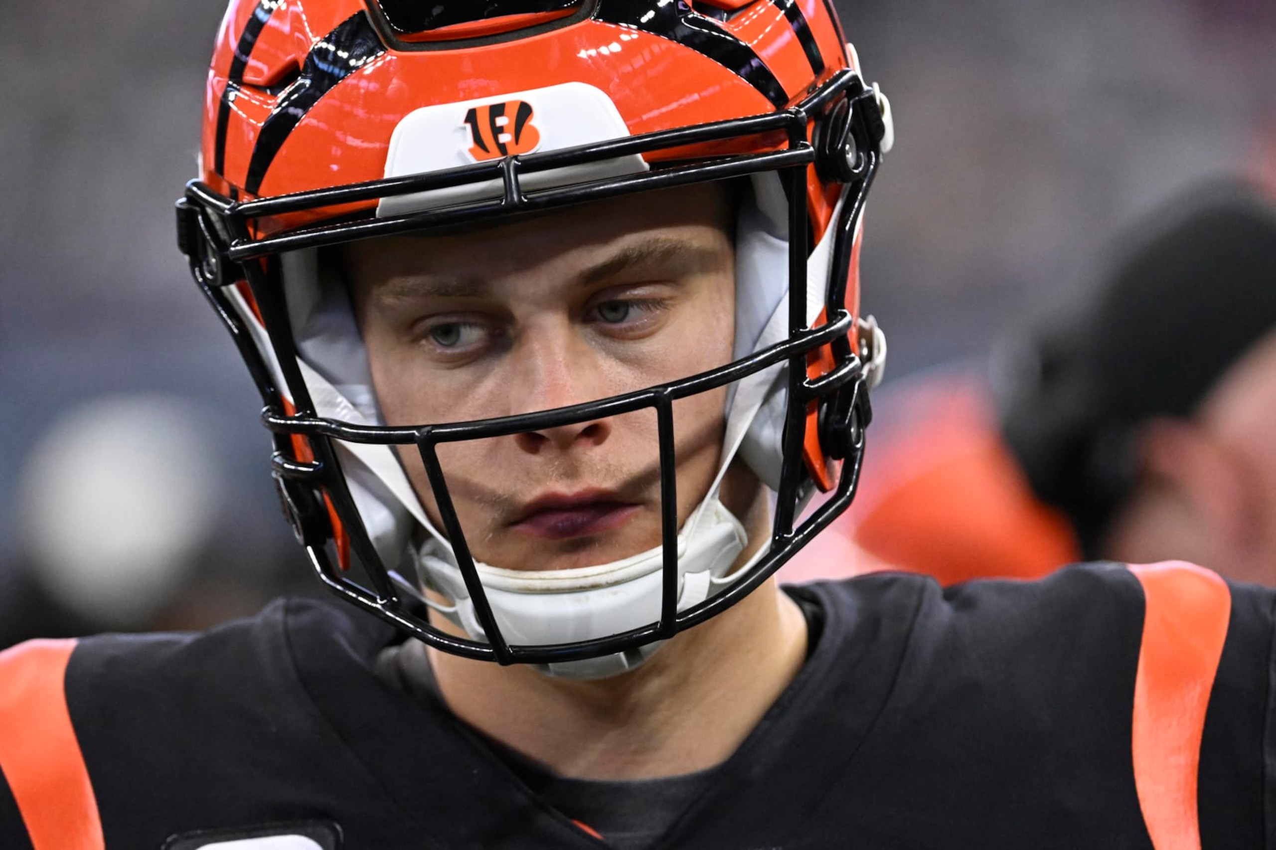 Football: Cincinnati Bengals  quarterback Joe Burrow (9) looks on vs. Dallas Cowboys at AT&T Stadium.
Arlington, TX 9/18/2022
CREDIT: Greg Nelson (Photo by Greg Nelson/Sports Illustrated via Getty Images)
(Set Number: X164165 TK1)