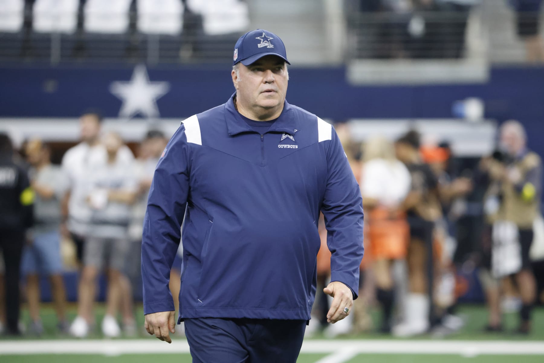 Dallas Cowboys head coach Mike McCarthy watches warm ups prior to the start of during an NFL football game Sunday, Sept. 18, 2022, in Arlington, Tx. (AP Photo/Ron Jenkins)