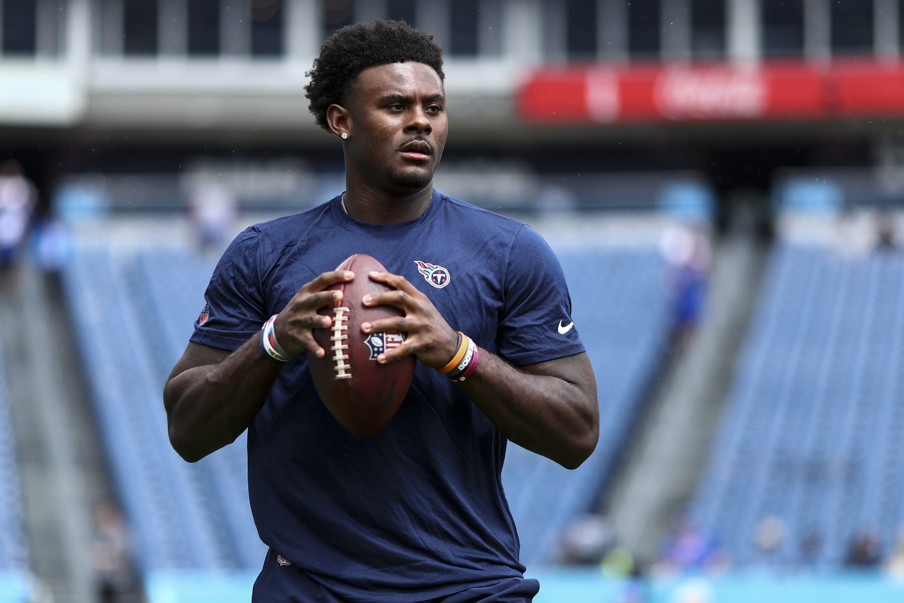 NASHVILLE, FL - SEPTEMBER 11: Malik Willis #7 of the Tennessee Titans warms up prior to an NFL football game against the New York Giants at Nissan Stadium on September 11, 2022 in Nashville, Tennessee. (Photo by Kevin Sabitus/Getty Images)