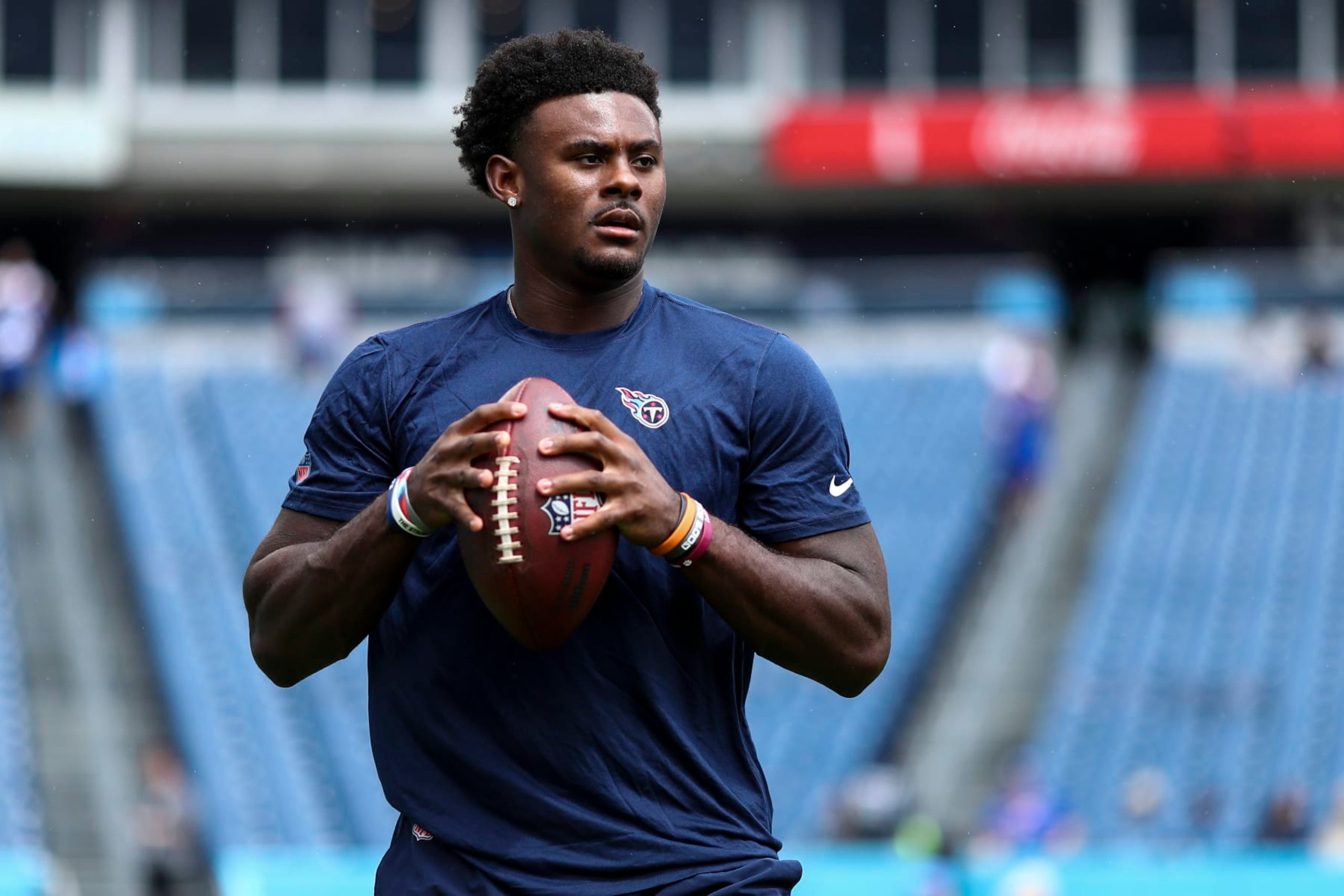 NASHVILLE, FL - SEPTEMBER 11: Malik Willis #7 of the Tennessee Titans warms up prior to an NFL football game against the New York Giants at Nissan Stadium on September 11, 2022 in Nashville, Tennessee. (Photo by Kevin Sabitus/Getty Images) NASHVILLE, FL - SEPTEMBER 11: Malik Willis #7 of the Tennessee Titans warms up prior to an NFL football game against the New York Giants at Nissan Stadium on September 11, 2022 in Nashville, Tennessee. (Photo by Kevin Sabitus/Getty Images)