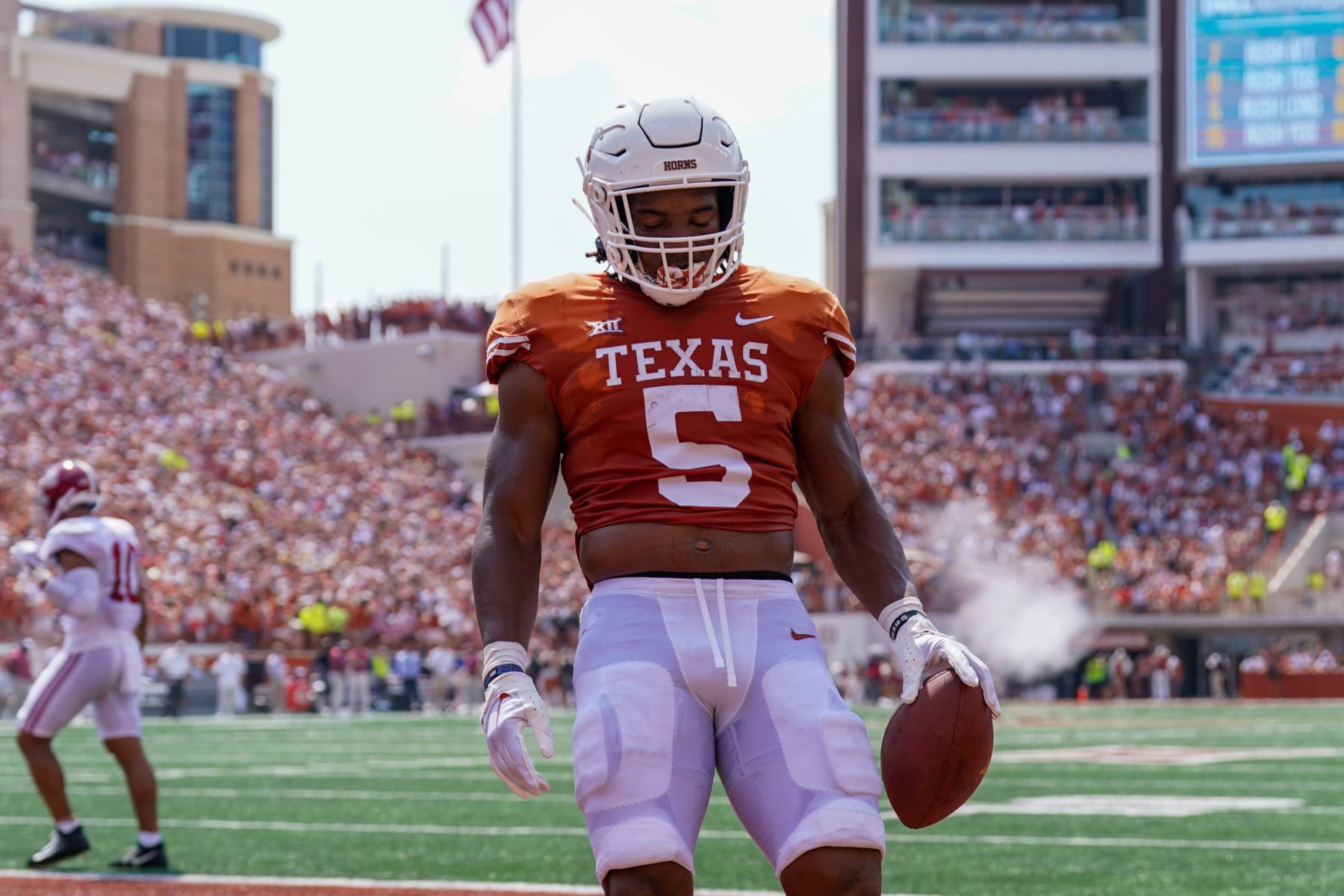 AUSTIN, TX - SEPTEMBER 10: Texas Longhorns running back Bijan Robinson (5) stops after a score during the game between the Alabama Crimson Tide and the Texas Longhorns on September 10, 2022, at Darrell K Royal-Texas Memorial Stadium in Austin, Texas. (Photo by Daniel Dunn/Icon Sportswire via Getty Images) AUSTIN, TX - SEPTEMBER 10: Texas Longhorns running back Bijan Robinson (5) stops after a score during the game between the Alabama Crimson Tide and the Texas Longhorns on September 10, 2022, at Darrell K Royal-Texas Memorial Stadium in Austin, Texas. (Photo by Daniel Dunn/Icon Sportswire via Getty Images)